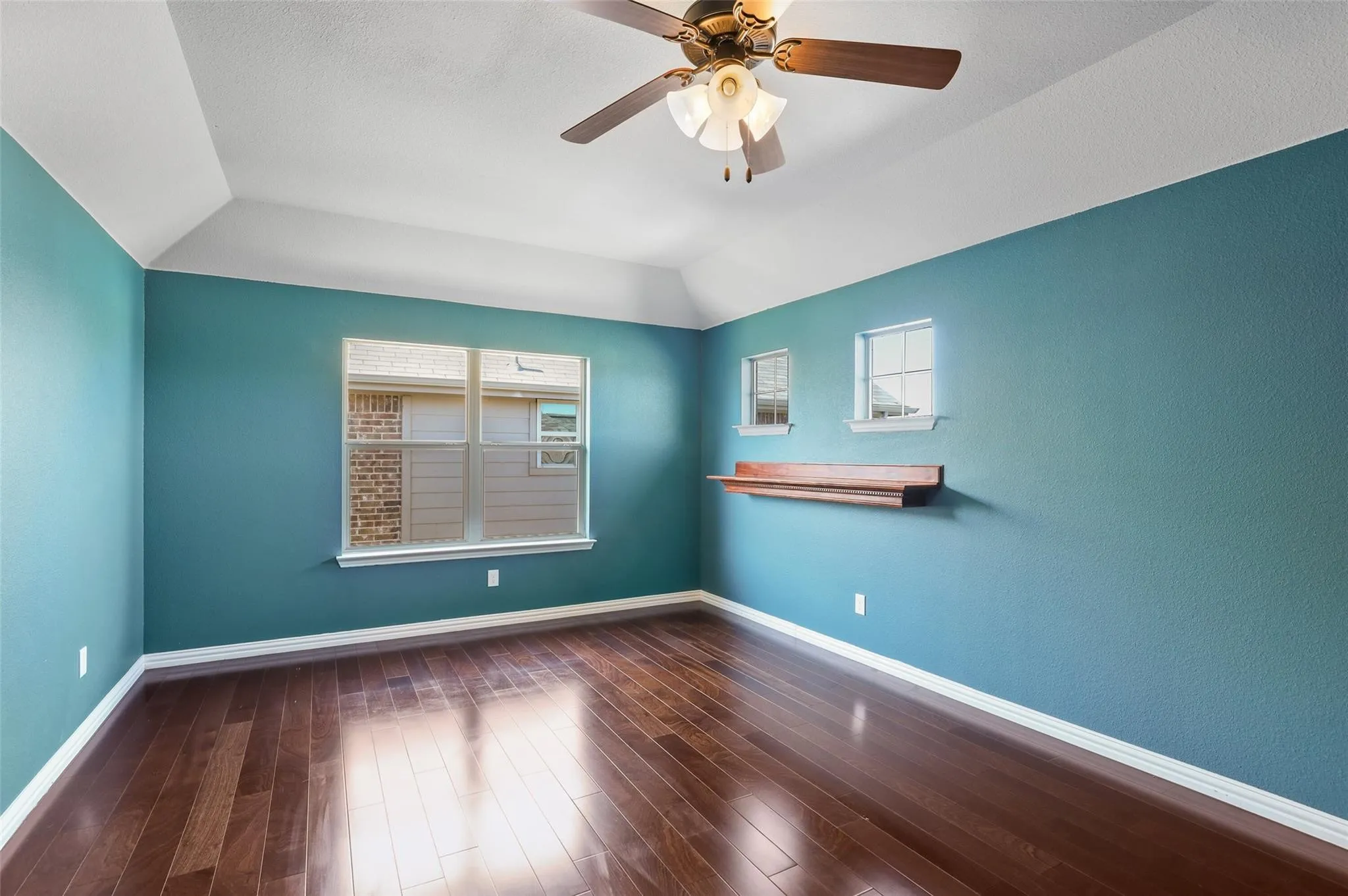 Single Family Residence For Rent in Denton County , 11708 Beach Street, Frisco, Texas 75036, 3 Bedroom, 2 Bathroom, 2 Garage spaces, 2,381 Sqft, built in 2013, mls#21350823, Real Estate Agent in Frisco, Homes For Rent in Denton county, Homes For Rent in Frisco, Realtor in Frisco Texas, Real Estate Brokerage Independent Realty Texas, Luminita Cordes Realtor