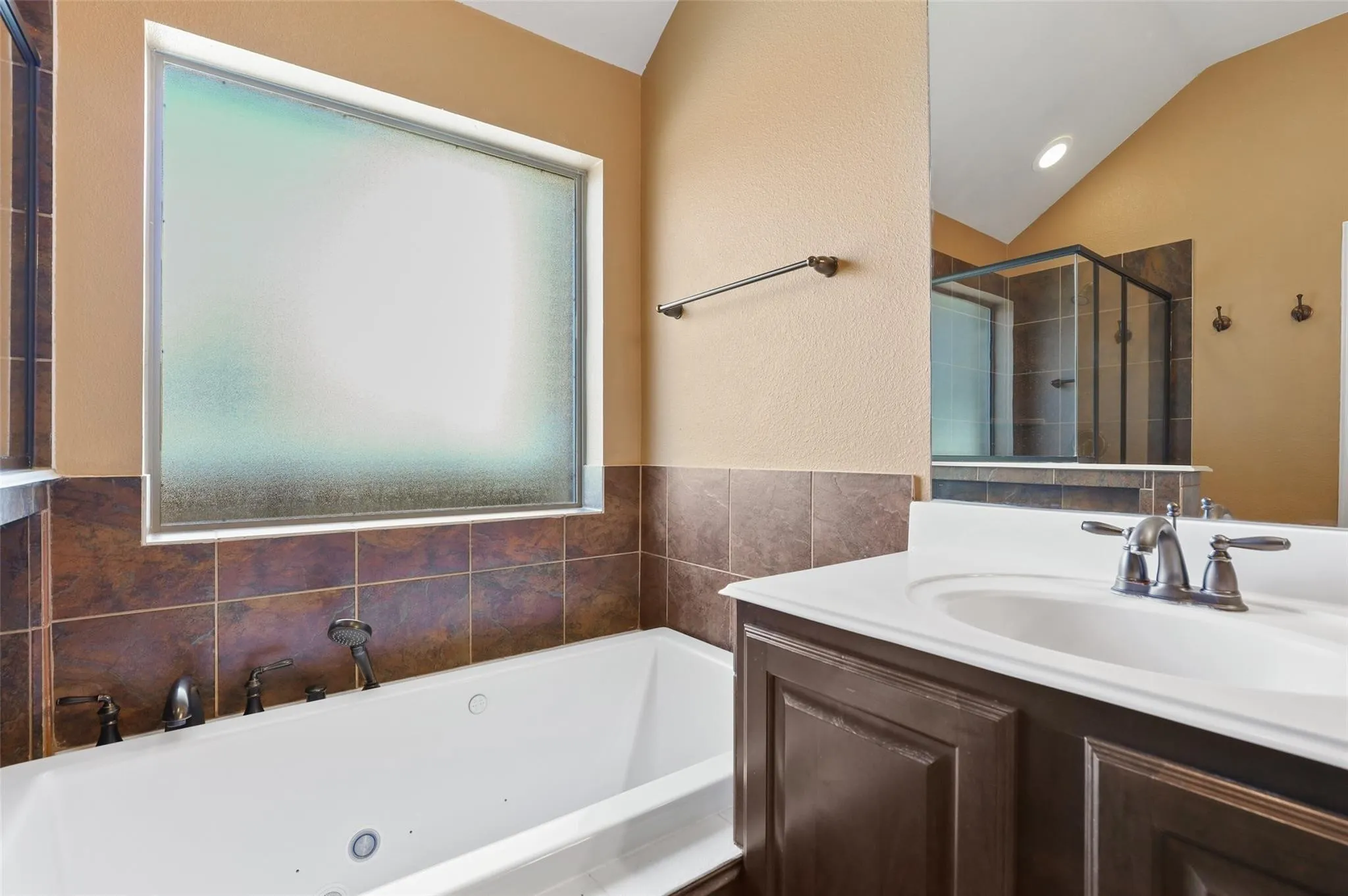 Single Family Residence For Rent in Denton County , 11708 Beach Street, Frisco, Texas 75036, 3 Bedroom, 2 Bathroom, 2 Garage spaces, 2,381 Sqft, built in 2013, mls#21350823, Real Estate Agent in Frisco, Homes For Rent in Denton county, Homes For Rent in Frisco, Realtor in Frisco Texas, Real Estate Brokerage Independent Realty Texas, Luminita Cordes Realtor