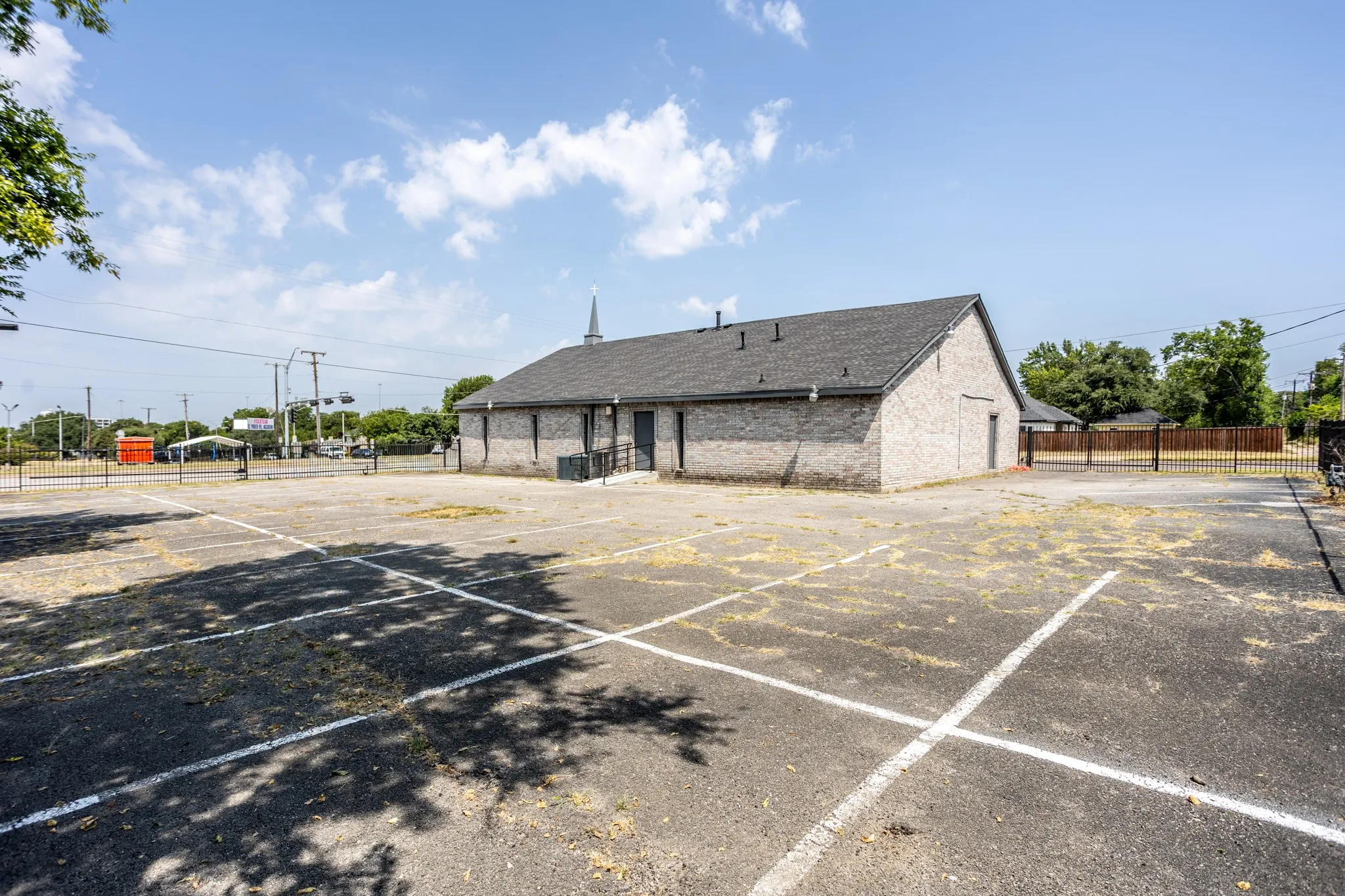 Business For Sale in Dallas County , 3202 S Beckley Avenue, Dallas, Texas 75224, 0, 0, Garage spaces, 0 Sqft, built in 1947, Price $550,000, mls#21350450, Real Estate Agent in Dallas, Homes For Sale in Dallas county, Homes For Sale in Dallas, Realtor in Dallas Texas, Real Estate Brokerage Independent Realty Texas, Luminita Cordes Realtor
