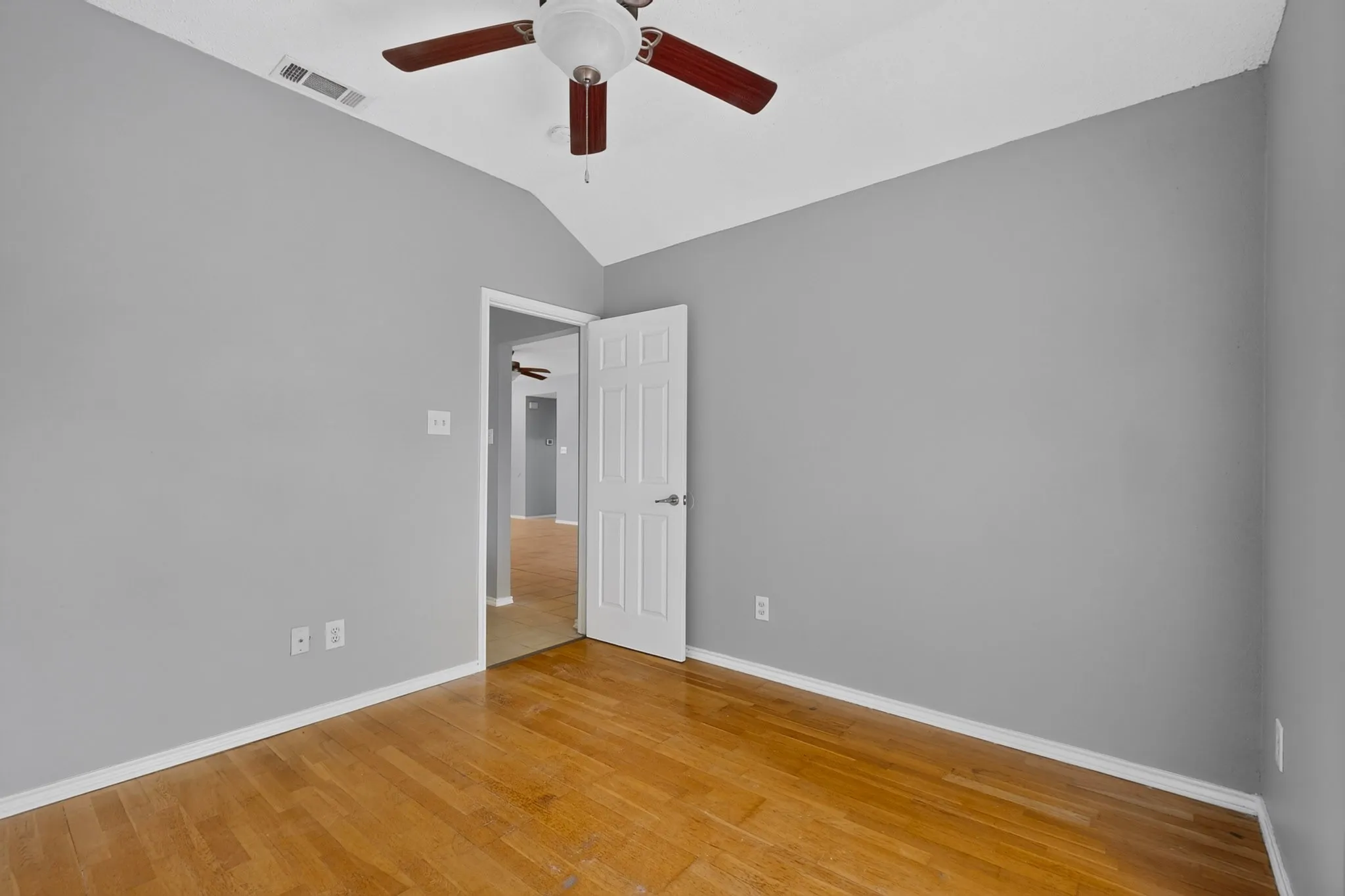 Single Family Residence For Rent in Collin County , 7700 Tournament Road, Frisco, Texas 75035, 3 Bedroom, 2 Bathroom, 1 Garage spaces, 1,450 Sqft, built in 1993, mls#21350125, Real Estate Agent in Frisco, Homes For Rent in Collin county, Homes For Rent in Frisco, Realtor in Frisco Texas, Real Estate Brokerage Independent Realty Texas, Luminita Cordes Realtor