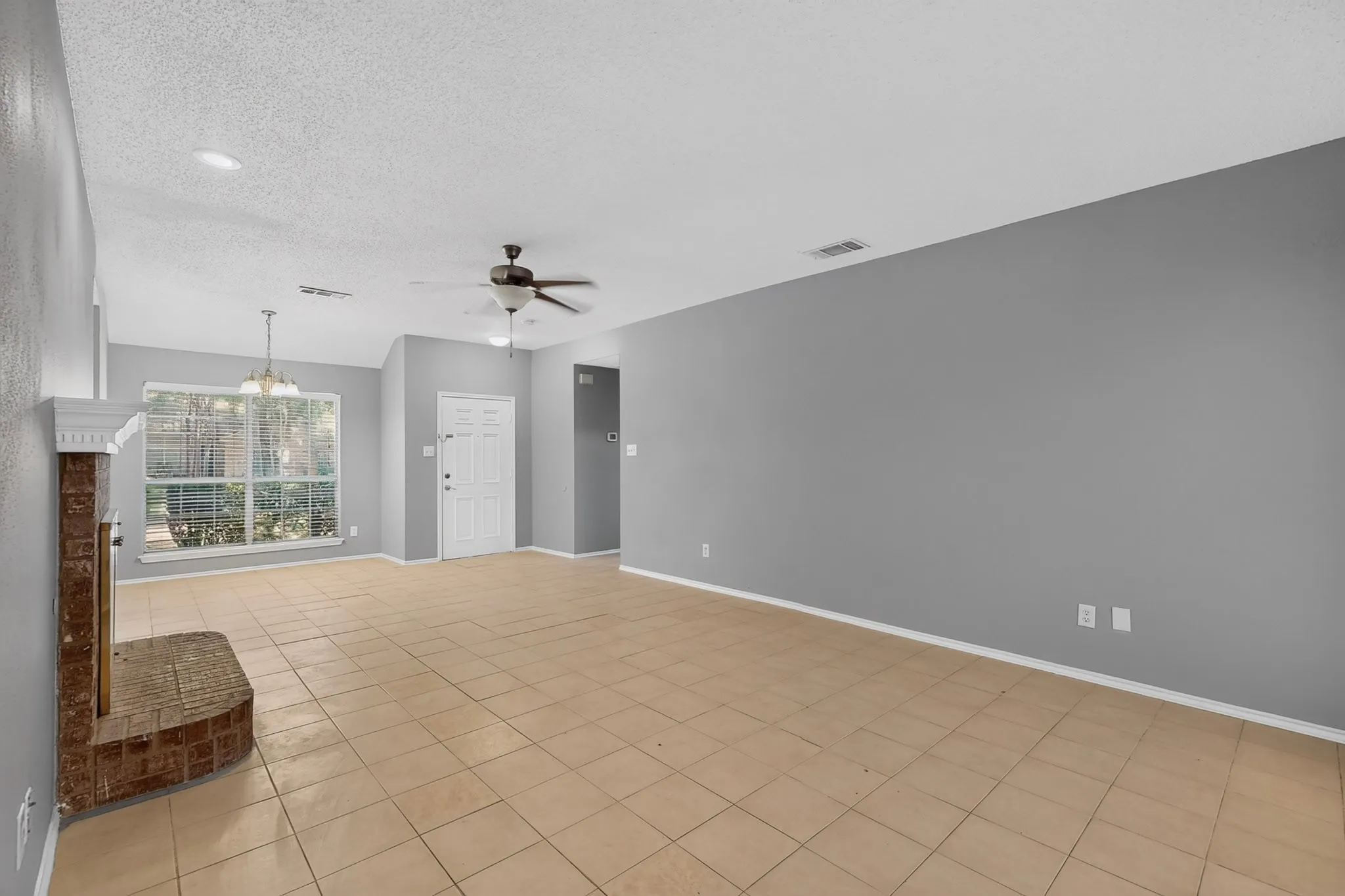 Single Family Residence For Rent in Collin County , 7700 Tournament Road, Frisco, Texas 75035, 3 Bedroom, 2 Bathroom, 1 Garage spaces, 1,450 Sqft, built in 1993, mls#21350125, Real Estate Agent in Frisco, Homes For Rent in Collin county, Homes For Rent in Frisco, Realtor in Frisco Texas, Real Estate Brokerage Independent Realty Texas, Luminita Cordes Realtor