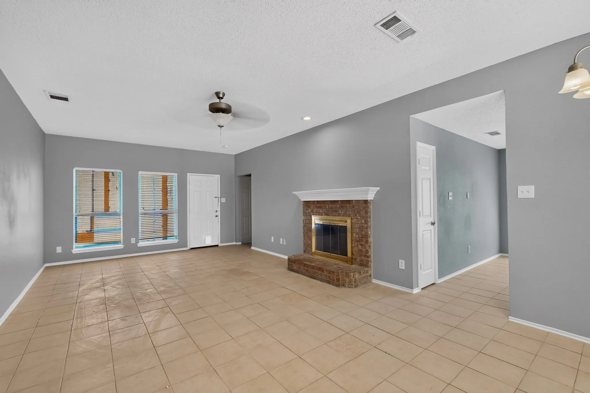 Single Family Residence For Rent in Collin County , 7700 Tournament Road, Frisco, Texas 75035, 3 Bedroom, 2 Bathroom, 1 Garage spaces, 1,450 Sqft, built in 1993, mls#21350125, Real Estate Agent in Frisco, Homes For Rent in Collin county, Homes For Rent in Frisco, Realtor in Frisco Texas, Real Estate Brokerage Independent Realty Texas, Luminita Cordes Realtor