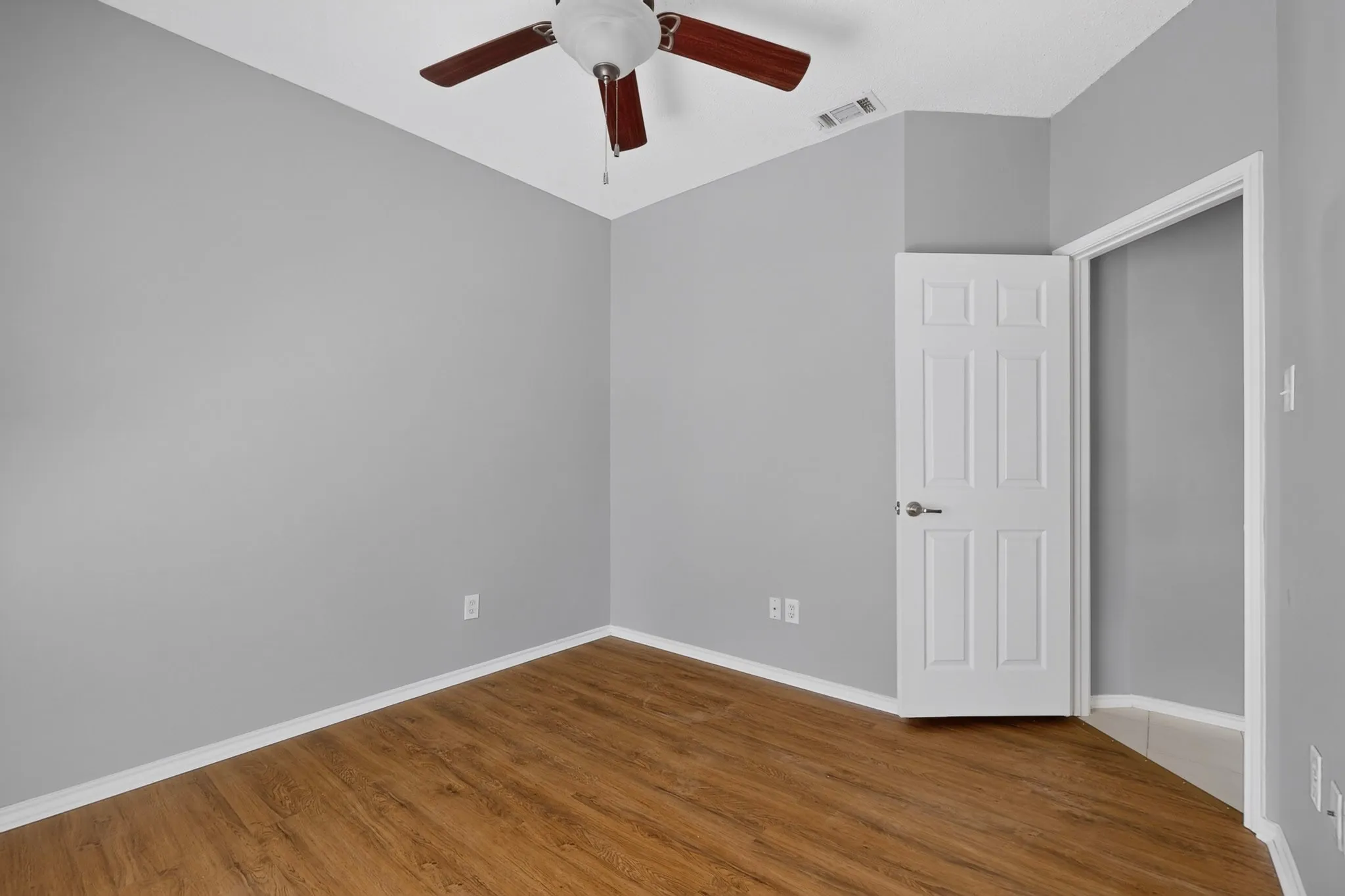 Single Family Residence For Rent in Collin County , 7700 Tournament Road, Frisco, Texas 75035, 3 Bedroom, 2 Bathroom, 1 Garage spaces, 1,450 Sqft, built in 1993, mls#21350125, Real Estate Agent in Frisco, Homes For Rent in Collin county, Homes For Rent in Frisco, Realtor in Frisco Texas, Real Estate Brokerage Independent Realty Texas, Luminita Cordes Realtor