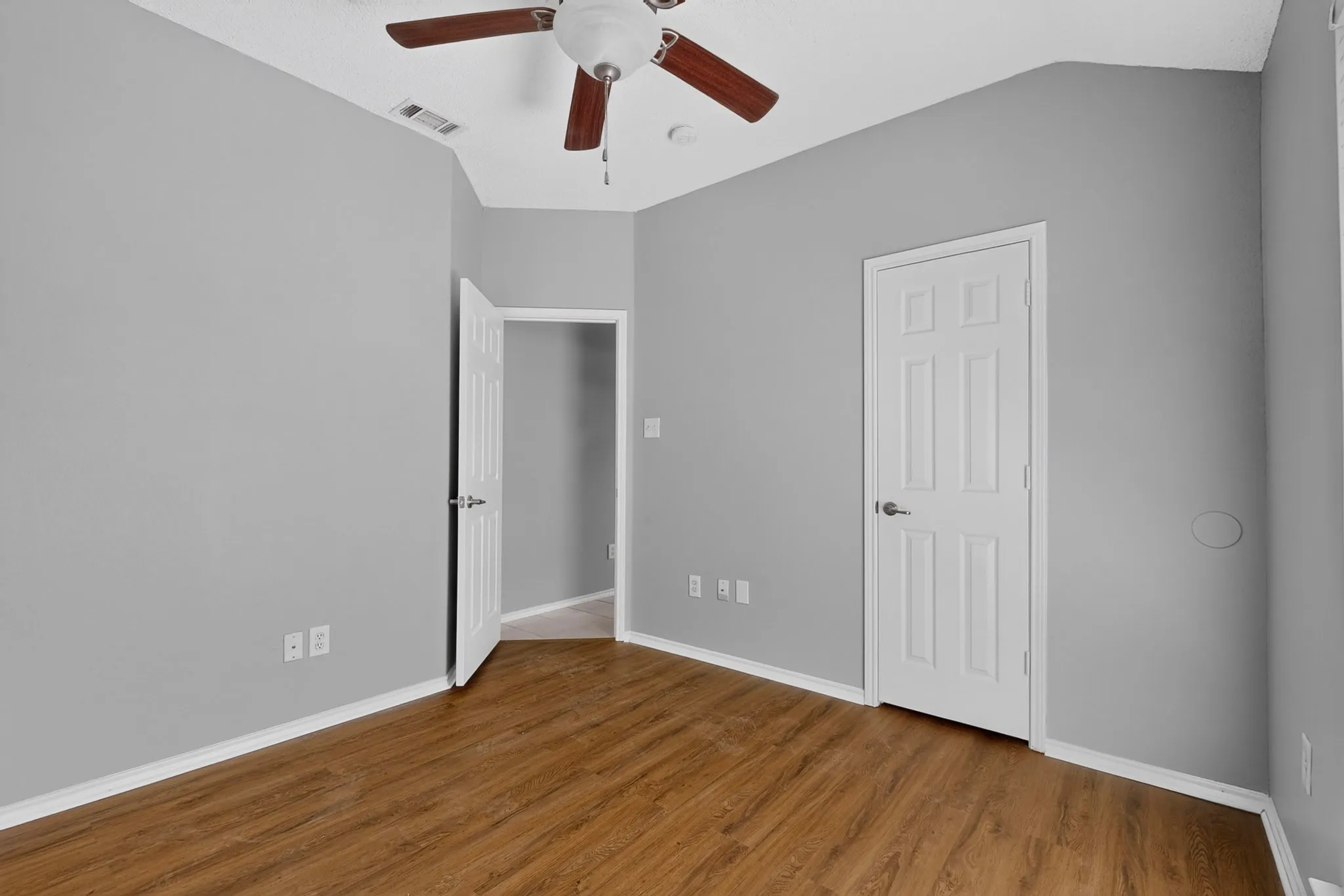 Single Family Residence For Rent in Collin County , 7700 Tournament Road, Frisco, Texas 75035, 3 Bedroom, 2 Bathroom, 1 Garage spaces, 1,450 Sqft, built in 1993, mls#21350125, Real Estate Agent in Frisco, Homes For Rent in Collin county, Homes For Rent in Frisco, Realtor in Frisco Texas, Real Estate Brokerage Independent Realty Texas, Luminita Cordes Realtor