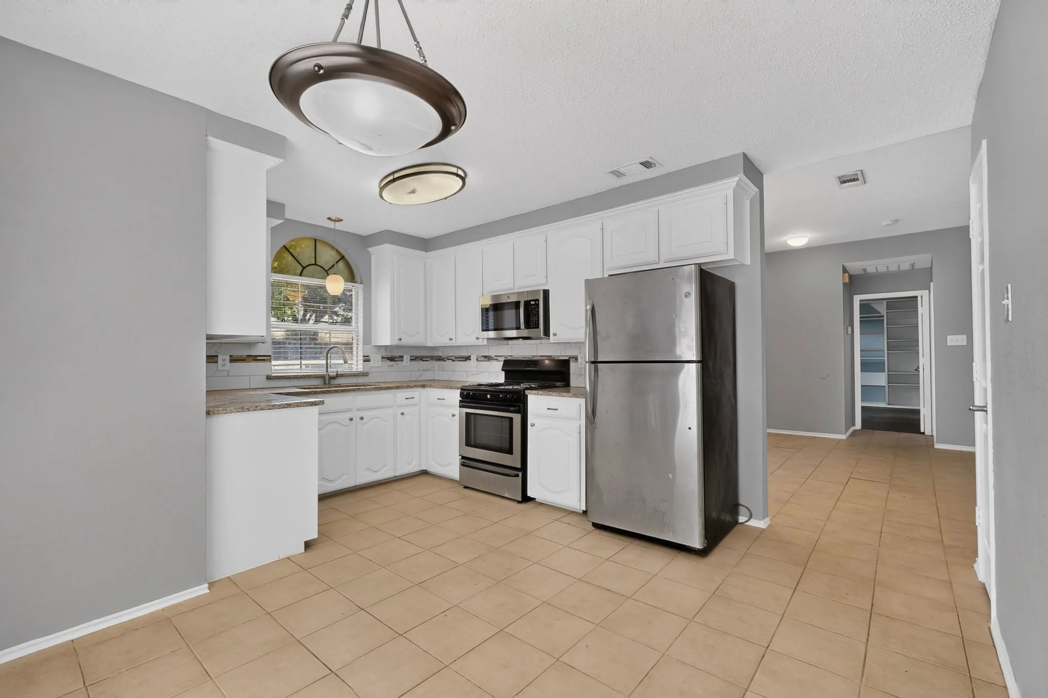 Single Family Residence For Rent in Collin County , 7700 Tournament Road, Frisco, Texas 75035, 3 Bedroom, 2 Bathroom, 1 Garage spaces, 1,450 Sqft, built in 1993, mls#21350125, Real Estate Agent in Frisco, Homes For Rent in Collin county, Homes For Rent in Frisco, Realtor in Frisco Texas, Real Estate Brokerage Independent Realty Texas, Luminita Cordes Realtor