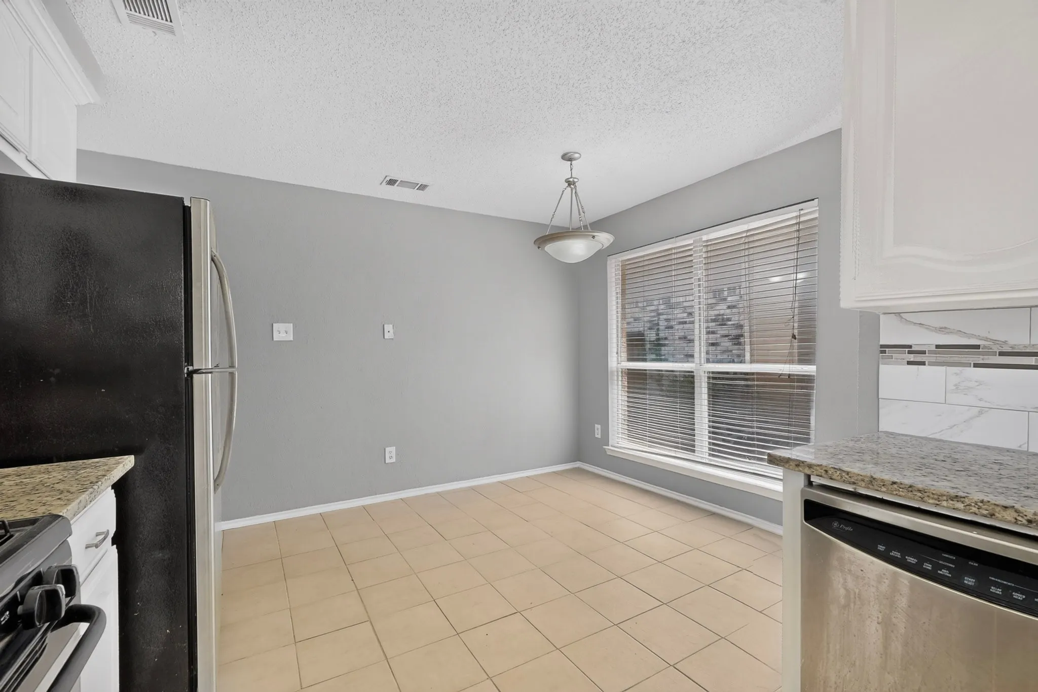 Single Family Residence For Rent in Collin County , 7700 Tournament Road, Frisco, Texas 75035, 3 Bedroom, 2 Bathroom, 1 Garage spaces, 1,450 Sqft, built in 1993, mls#21350125, Real Estate Agent in Frisco, Homes For Rent in Collin county, Homes For Rent in Frisco, Realtor in Frisco Texas, Real Estate Brokerage Independent Realty Texas, Luminita Cordes Realtor