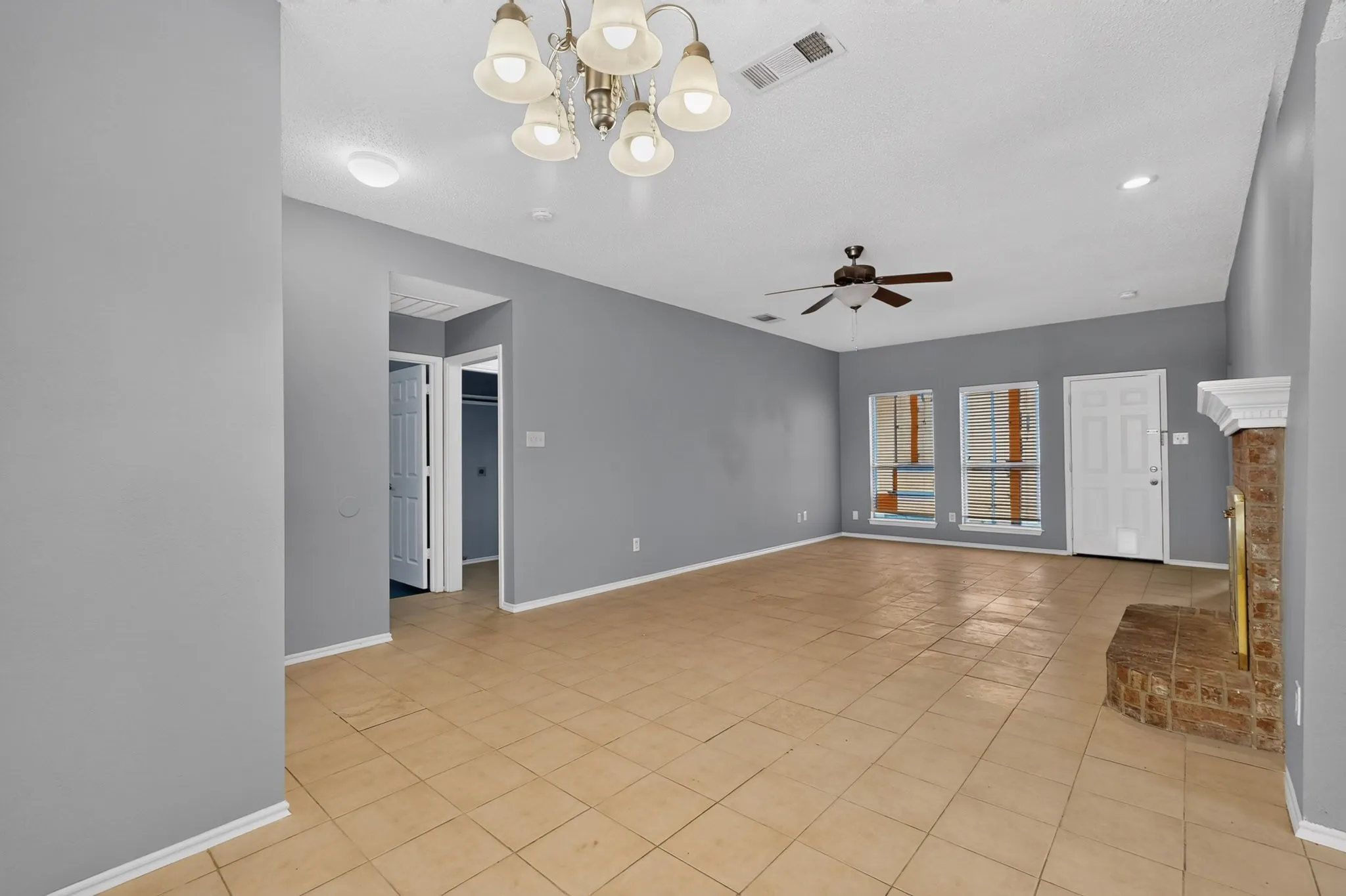 Single Family Residence For Rent in Collin County , 7700 Tournament Road, Frisco, Texas 75035, 3 Bedroom, 2 Bathroom, 1 Garage spaces, 1,450 Sqft, built in 1993, mls#21350125, Real Estate Agent in Frisco, Homes For Rent in Collin county, Homes For Rent in Frisco, Realtor in Frisco Texas, Real Estate Brokerage Independent Realty Texas, Luminita Cordes Realtor