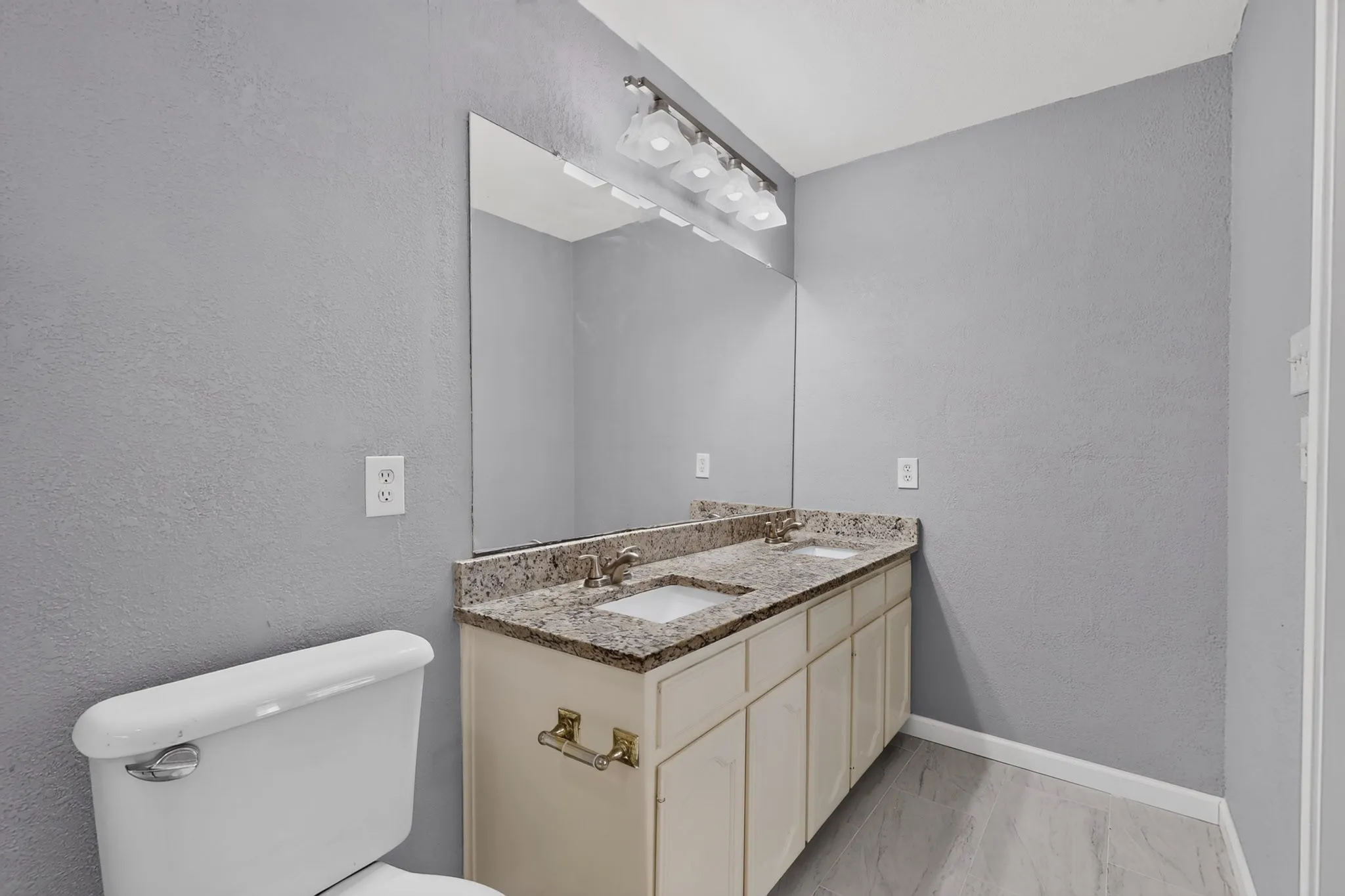 Single Family Residence For Rent in Collin County , 7700 Tournament Road, Frisco, Texas 75035, 3 Bedroom, 2 Bathroom, 1 Garage spaces, 1,450 Sqft, built in 1993, mls#21350125, Real Estate Agent in Frisco, Homes For Rent in Collin county, Homes For Rent in Frisco, Realtor in Frisco Texas, Real Estate Brokerage Independent Realty Texas, Luminita Cordes Realtor