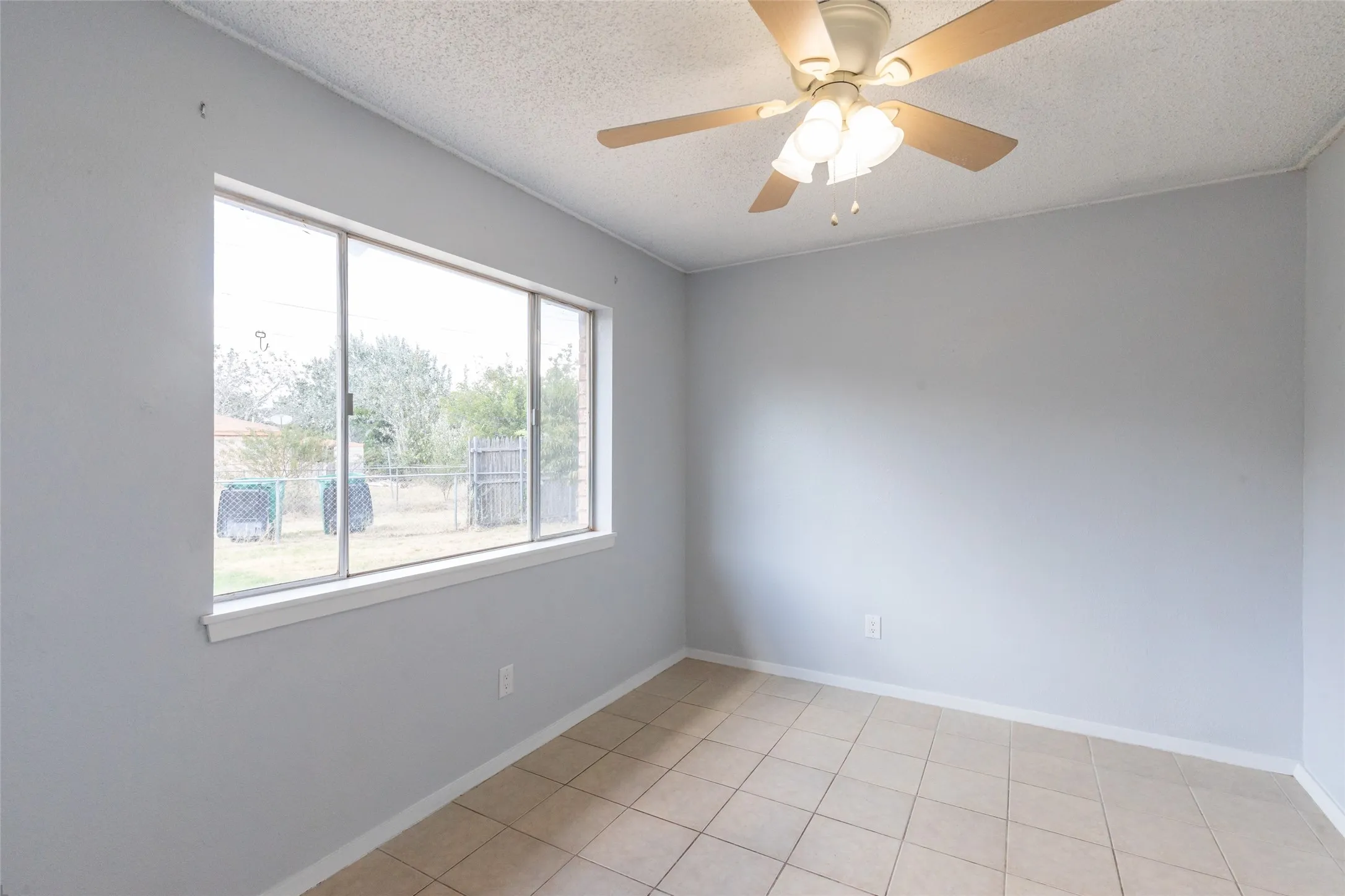 Single Family Residence For Sale in Callahan County , 1714 Locksley Court, Clyde, Texas 79510, 3 Bedroom, 2 Bathroom, 1 Garage spaces, 1,314 Sqft, built in 1978, mls#21350854, Real Estate Agent in Clyde, Homes For Sale in Callahan county, Homes For Sale in Clyde, Realtor in Clyde Texas, Real Estate Brokerage Independent Realty Texas, Luminita Cordes Realtor