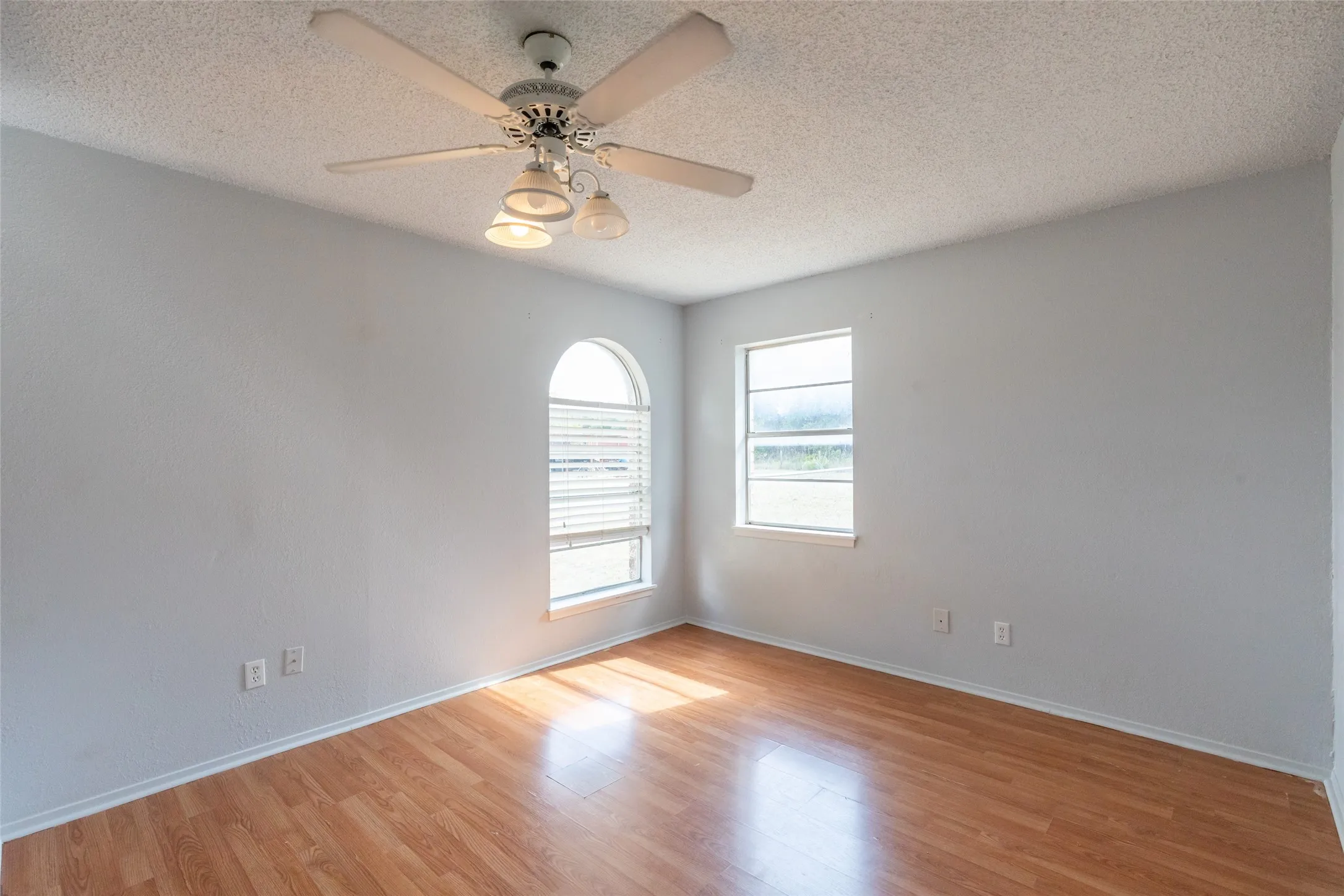 Single Family Residence For Sale in Callahan County , 1714 Locksley Court, Clyde, Texas 79510, 3 Bedroom, 2 Bathroom, 1 Garage spaces, 1,314 Sqft, built in 1978, mls#21350854, Real Estate Agent in Clyde, Homes For Sale in Callahan county, Homes For Sale in Clyde, Realtor in Clyde Texas, Real Estate Brokerage Independent Realty Texas, Luminita Cordes Realtor