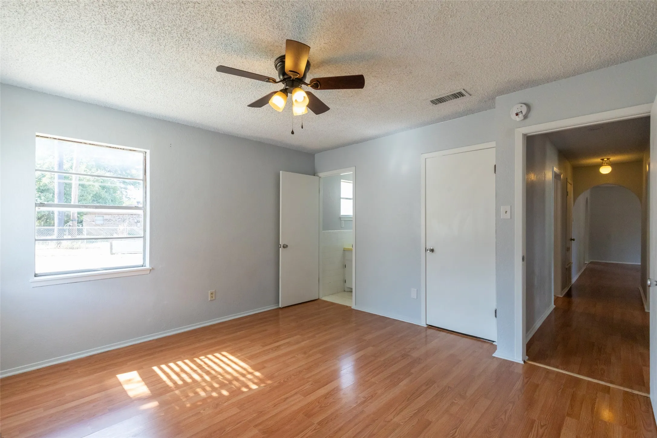 Single Family Residence For Sale in Callahan County , 1714 Locksley Court, Clyde, Texas 79510, 3 Bedroom, 2 Bathroom, 1 Garage spaces, 1,314 Sqft, built in 1978, mls#21350854, Real Estate Agent in Clyde, Homes For Sale in Callahan county, Homes For Sale in Clyde, Realtor in Clyde Texas, Real Estate Brokerage Independent Realty Texas, Luminita Cordes Realtor