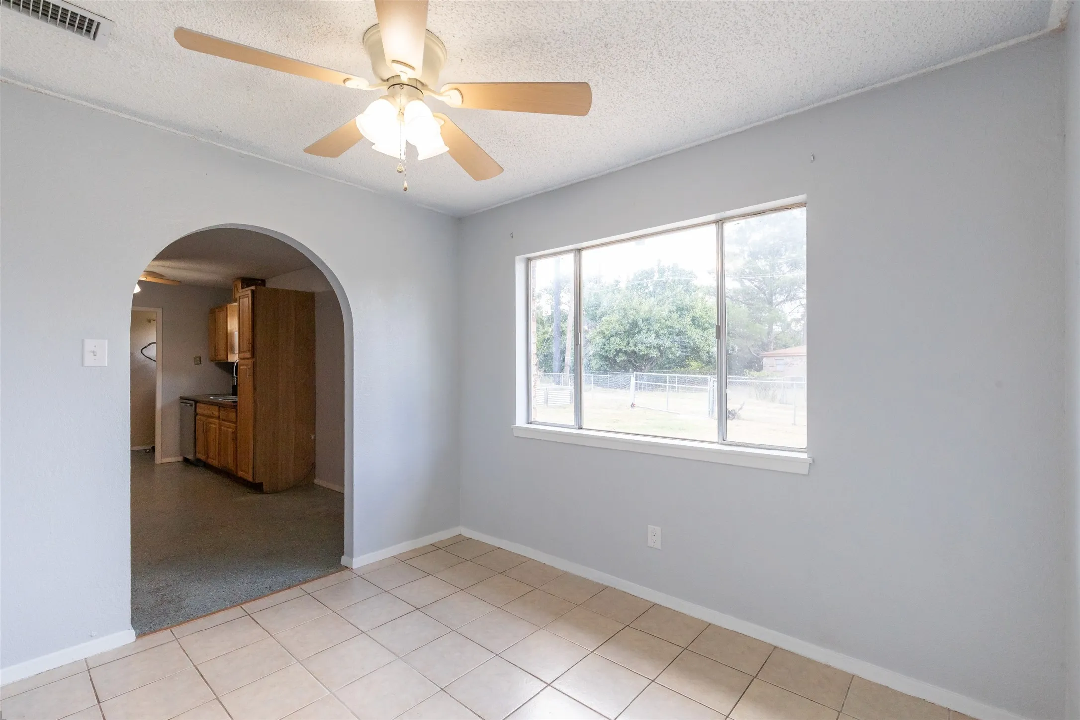 Single Family Residence For Sale in Callahan County , 1714 Locksley Court, Clyde, Texas 79510, 3 Bedroom, 2 Bathroom, 1 Garage spaces, 1,314 Sqft, built in 1978, mls#21350854, Real Estate Agent in Clyde, Homes For Sale in Callahan county, Homes For Sale in Clyde, Realtor in Clyde Texas, Real Estate Brokerage Independent Realty Texas, Luminita Cordes Realtor
