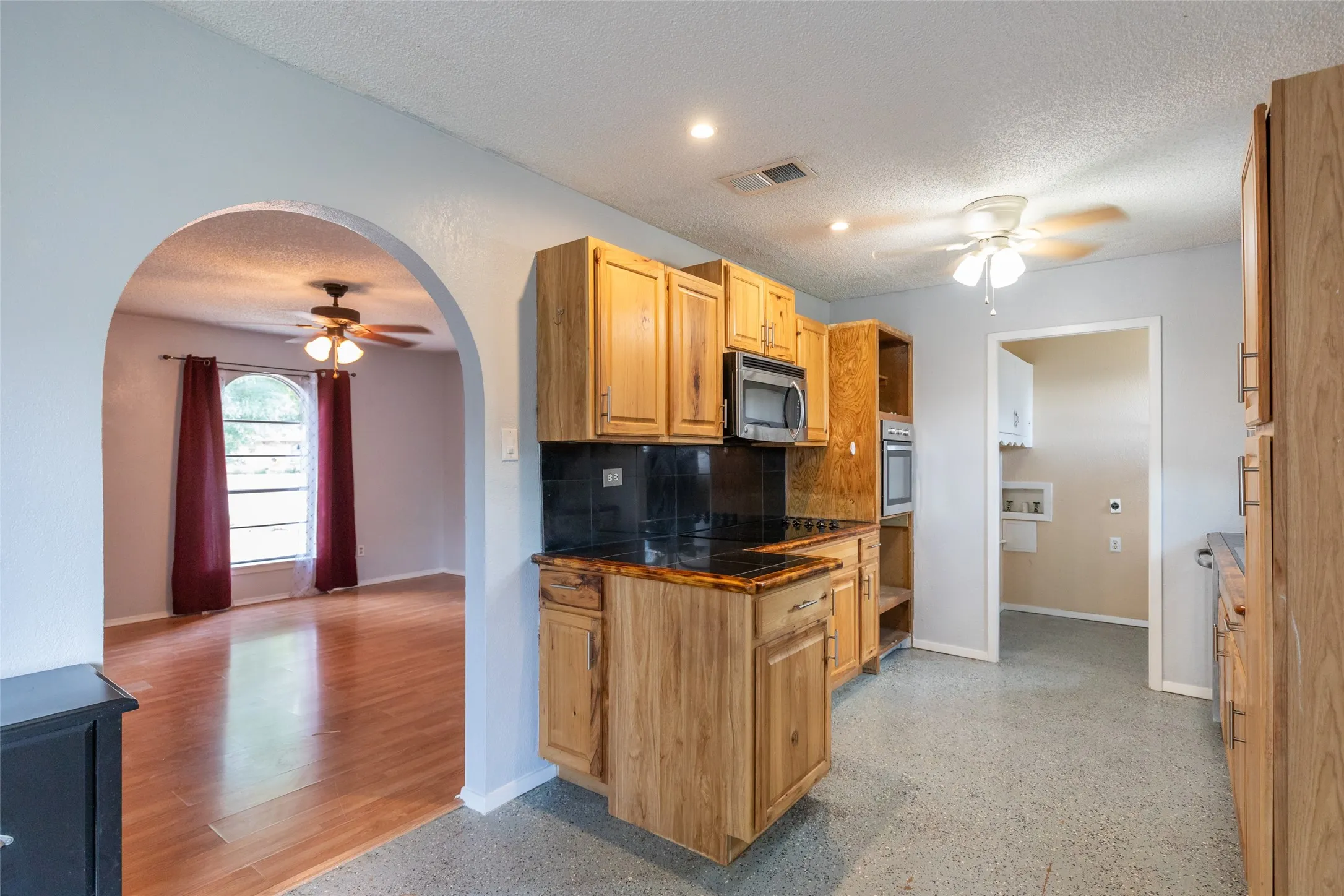 Single Family Residence For Sale in Callahan County , 1714 Locksley Court, Clyde, Texas 79510, 3 Bedroom, 2 Bathroom, 1 Garage spaces, 1,314 Sqft, built in 1978, mls#21350854, Real Estate Agent in Clyde, Homes For Sale in Callahan county, Homes For Sale in Clyde, Realtor in Clyde Texas, Real Estate Brokerage Independent Realty Texas, Luminita Cordes Realtor