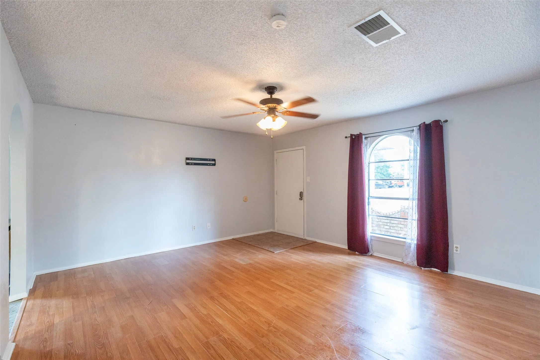 Single Family Residence For Sale in Callahan County , 1714 Locksley Court, Clyde, Texas 79510, 3 Bedroom, 2 Bathroom, 1 Garage spaces, 1,314 Sqft, built in 1978, mls#21350854, Real Estate Agent in Clyde, Homes For Sale in Callahan county, Homes For Sale in Clyde, Realtor in Clyde Texas, Real Estate Brokerage Independent Realty Texas, Luminita Cordes Realtor