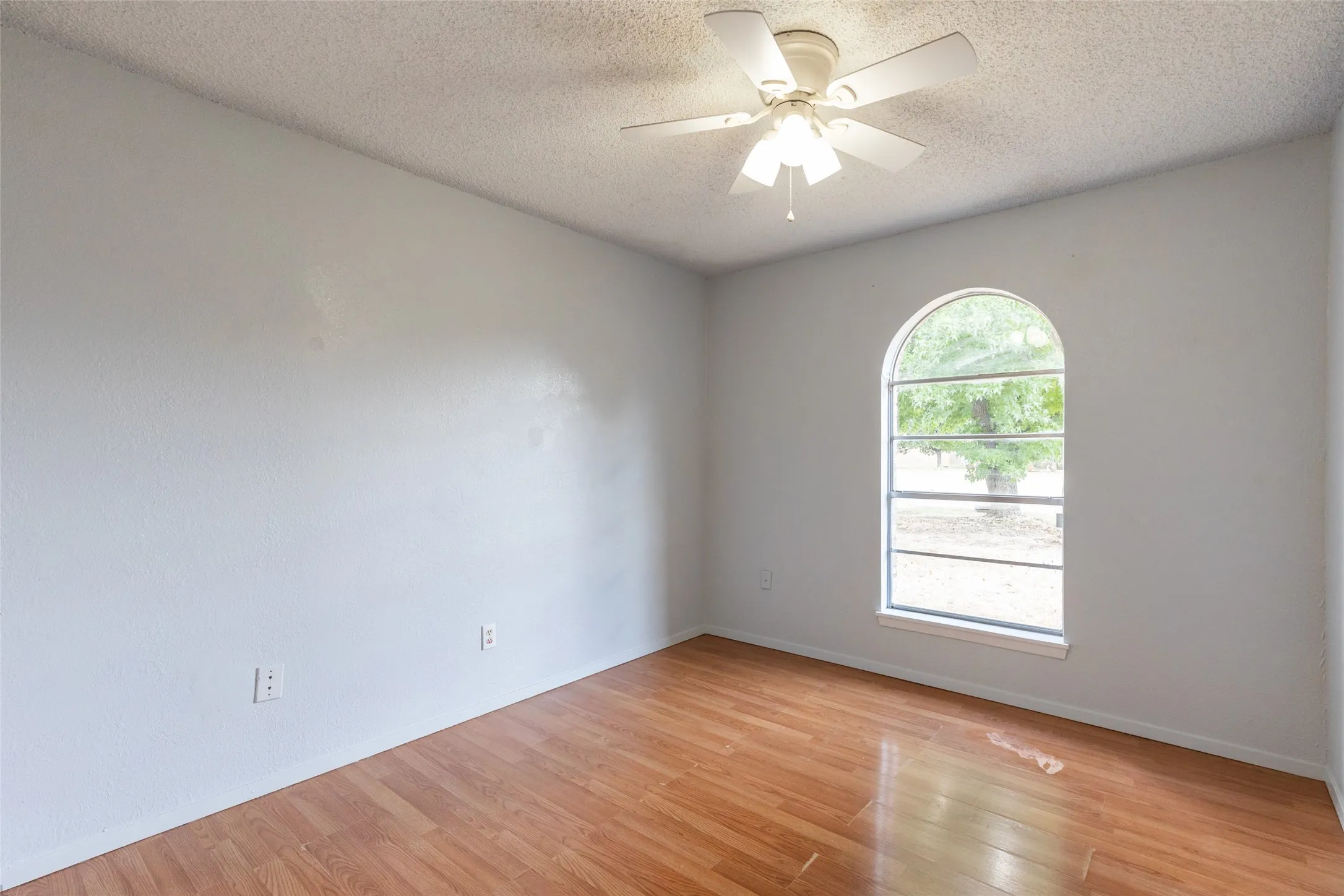 Single Family Residence For Sale in Callahan County , 1714 Locksley Court, Clyde, Texas 79510, 3 Bedroom, 2 Bathroom, 1 Garage spaces, 1,314 Sqft, built in 1978, mls#21350854, Real Estate Agent in Clyde, Homes For Sale in Callahan county, Homes For Sale in Clyde, Realtor in Clyde Texas, Real Estate Brokerage Independent Realty Texas, Luminita Cordes Realtor