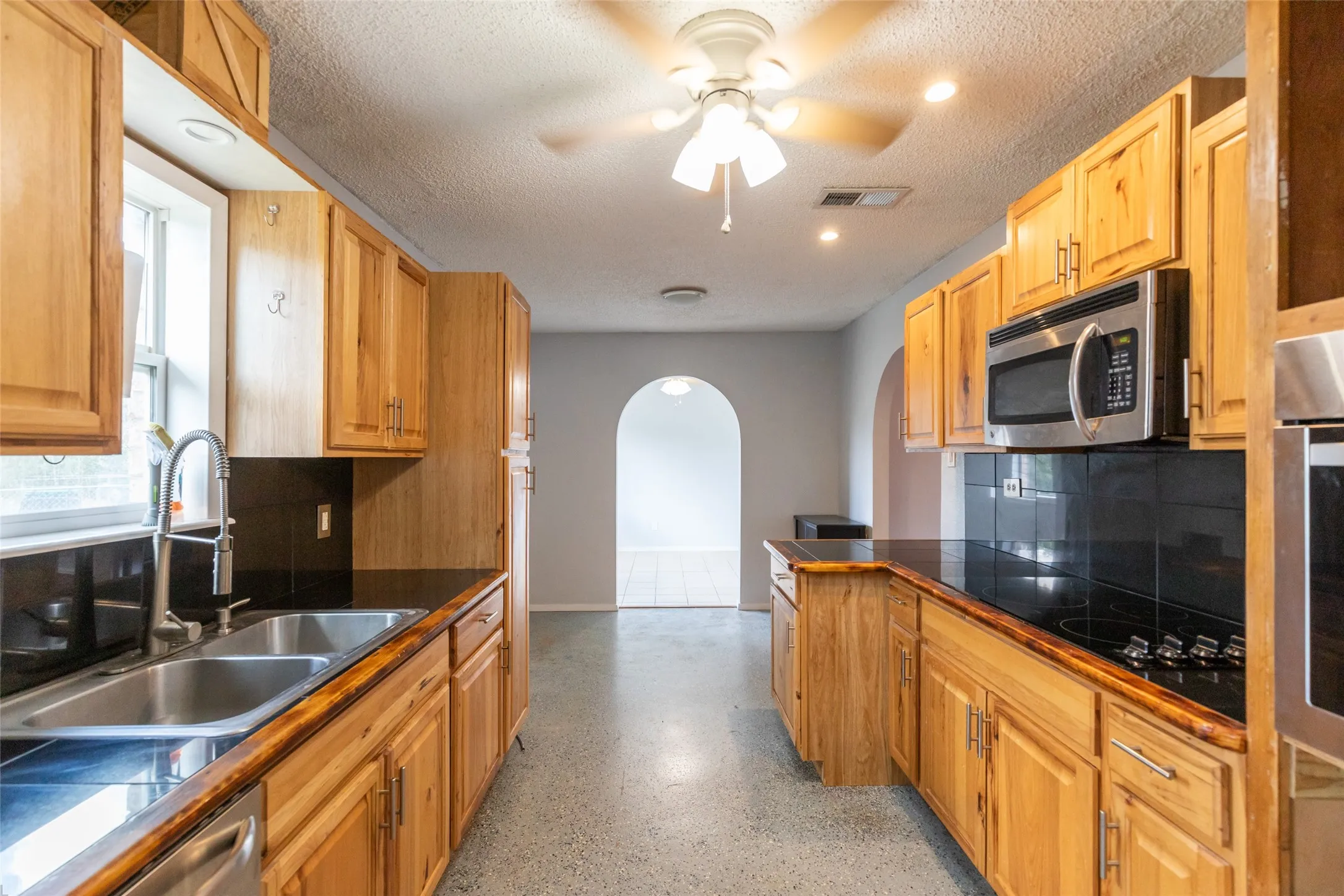 Single Family Residence For Sale in Callahan County , 1714 Locksley Court, Clyde, Texas 79510, 3 Bedroom, 2 Bathroom, 1 Garage spaces, 1,314 Sqft, built in 1978, mls#21350854, Real Estate Agent in Clyde, Homes For Sale in Callahan county, Homes For Sale in Clyde, Realtor in Clyde Texas, Real Estate Brokerage Independent Realty Texas, Luminita Cordes Realtor