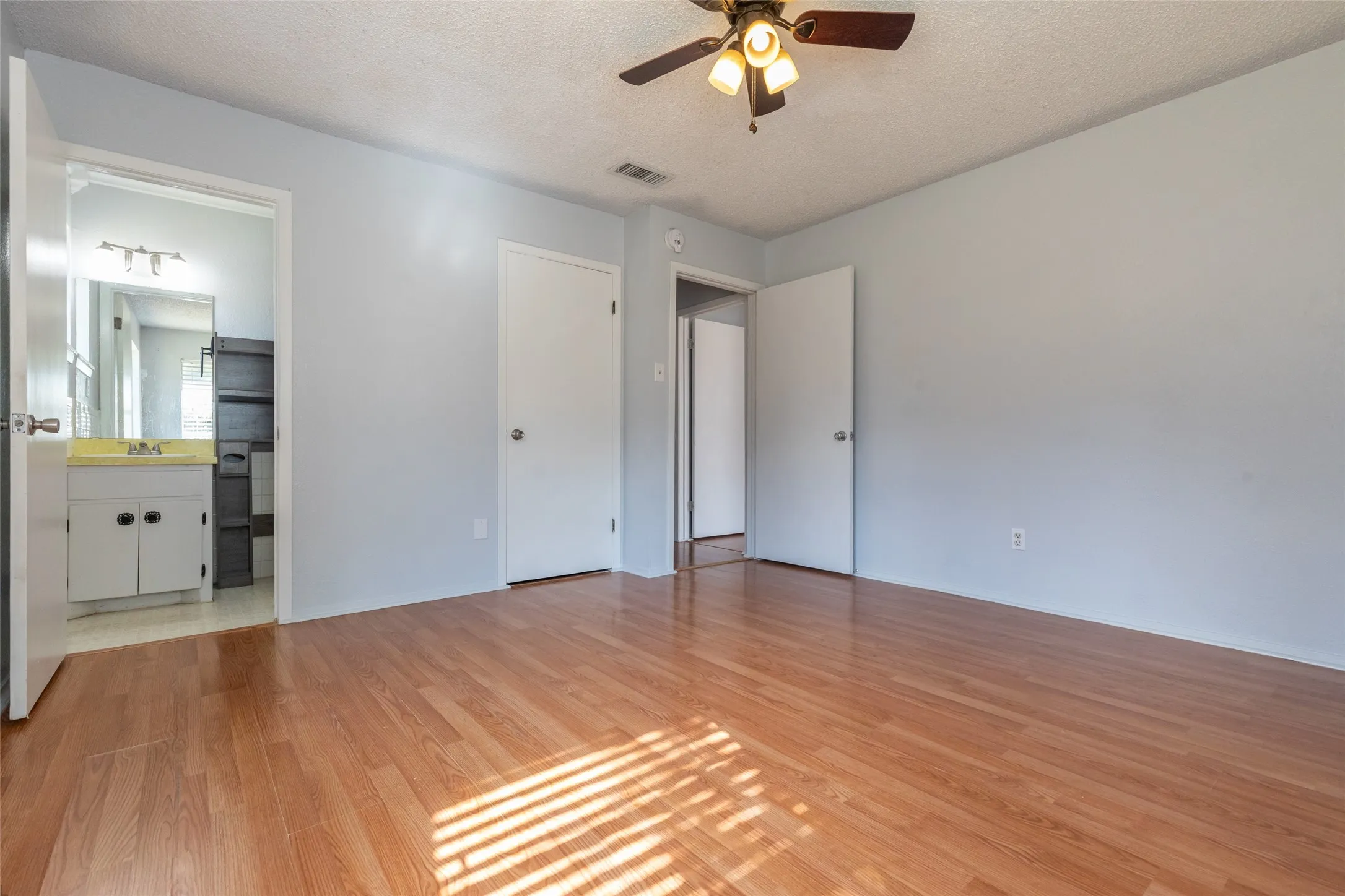 Single Family Residence For Sale in Callahan County , 1714 Locksley Court, Clyde, Texas 79510, 3 Bedroom, 2 Bathroom, 1 Garage spaces, 1,314 Sqft, built in 1978, mls#21350854, Real Estate Agent in Clyde, Homes For Sale in Callahan county, Homes For Sale in Clyde, Realtor in Clyde Texas, Real Estate Brokerage Independent Realty Texas, Luminita Cordes Realtor