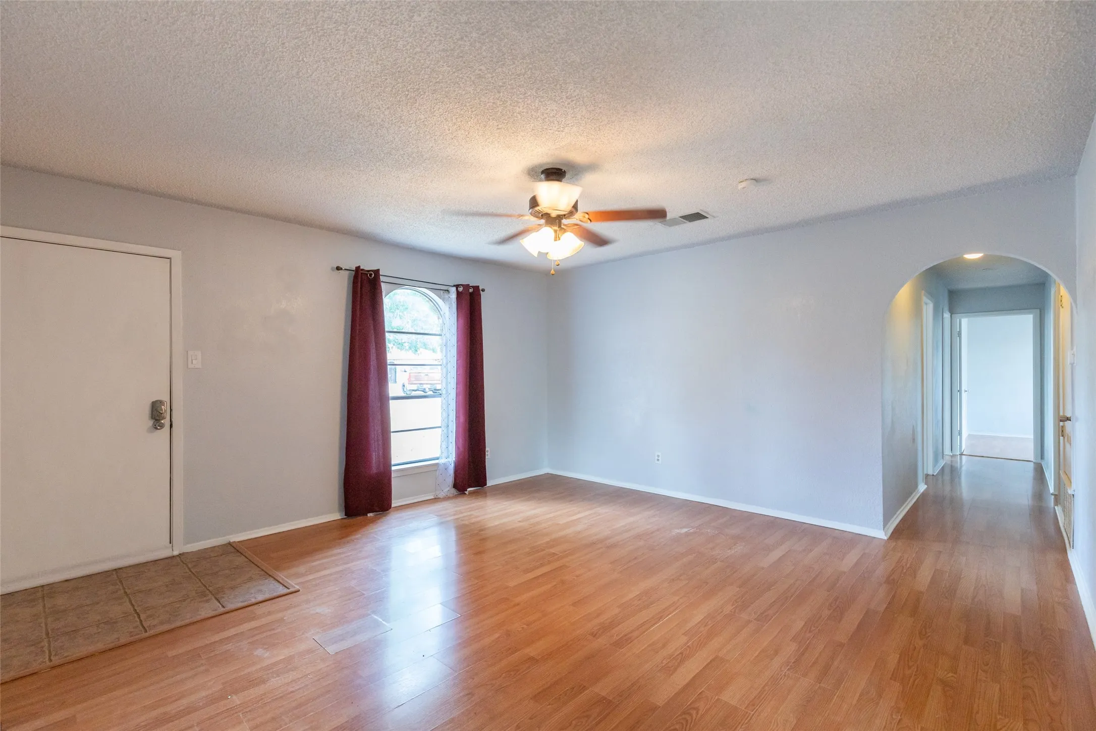 Single Family Residence For Sale in Callahan County , 1714 Locksley Court, Clyde, Texas 79510, 3 Bedroom, 2 Bathroom, 1 Garage spaces, 1,314 Sqft, built in 1978, mls#21350854, Real Estate Agent in Clyde, Homes For Sale in Callahan county, Homes For Sale in Clyde, Realtor in Clyde Texas, Real Estate Brokerage Independent Realty Texas, Luminita Cordes Realtor