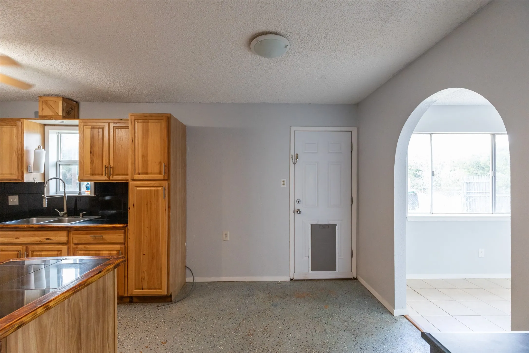 Single Family Residence For Sale in Callahan County , 1714 Locksley Court, Clyde, Texas 79510, 3 Bedroom, 2 Bathroom, 1 Garage spaces, 1,314 Sqft, built in 1978, mls#21350854, Real Estate Agent in Clyde, Homes For Sale in Callahan county, Homes For Sale in Clyde, Realtor in Clyde Texas, Real Estate Brokerage Independent Realty Texas, Luminita Cordes Realtor
