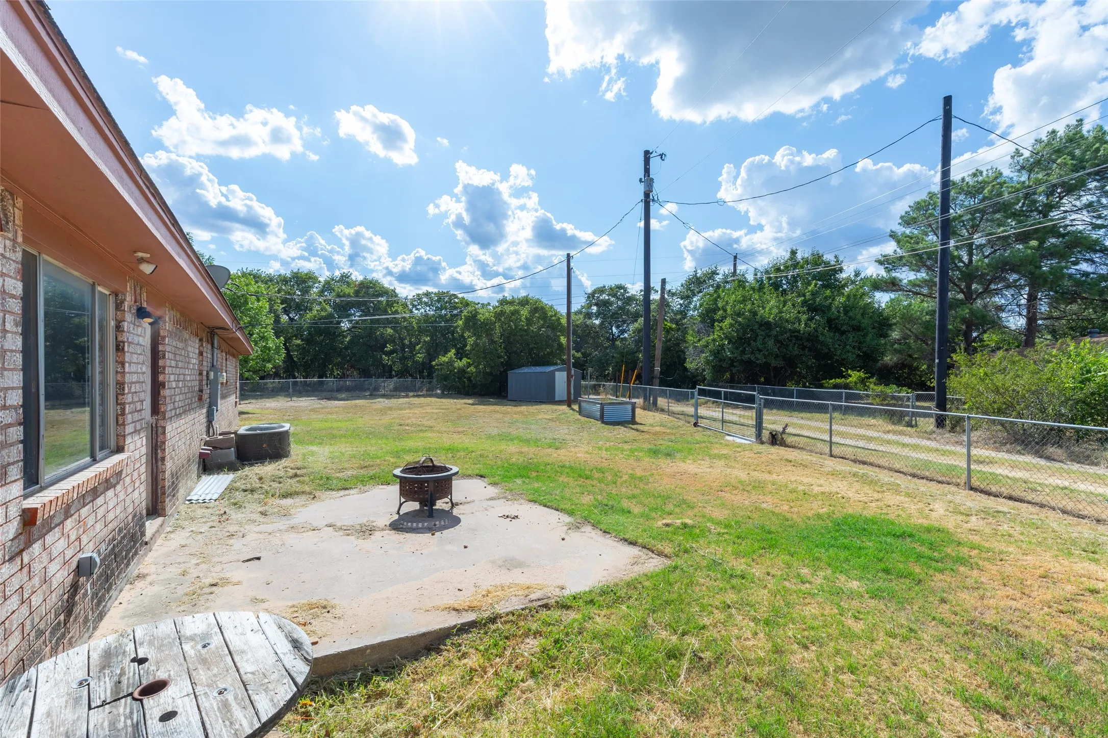 Single Family Residence For Sale in Callahan County , 1714 Locksley Court, Clyde, Texas 79510, 3 Bedroom, 2 Bathroom, 1 Garage spaces, 1,314 Sqft, built in 1978, mls#21350854, Real Estate Agent in Clyde, Homes For Sale in Callahan county, Homes For Sale in Clyde, Realtor in Clyde Texas, Real Estate Brokerage Independent Realty Texas, Luminita Cordes Realtor
