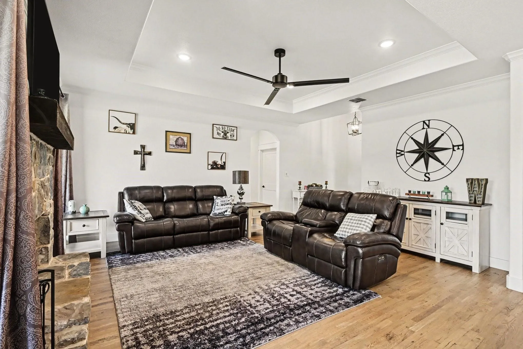Single Family Residence For Sale in Parker County , 606 Central Road, Weatherford, Texas 76088, 3 Bedroom, 3 Bathroom, 2 Garage spaces, 2,162 Sqft, built in 2022, mls#21350657, Real Estate Agent in Weatherford, Homes For Sale in Parker county, Homes For Sale in Weatherford, Realtor in Weatherford Texas, Real Estate Brokerage Independent Realty Texas, Luminita Cordes Realtor