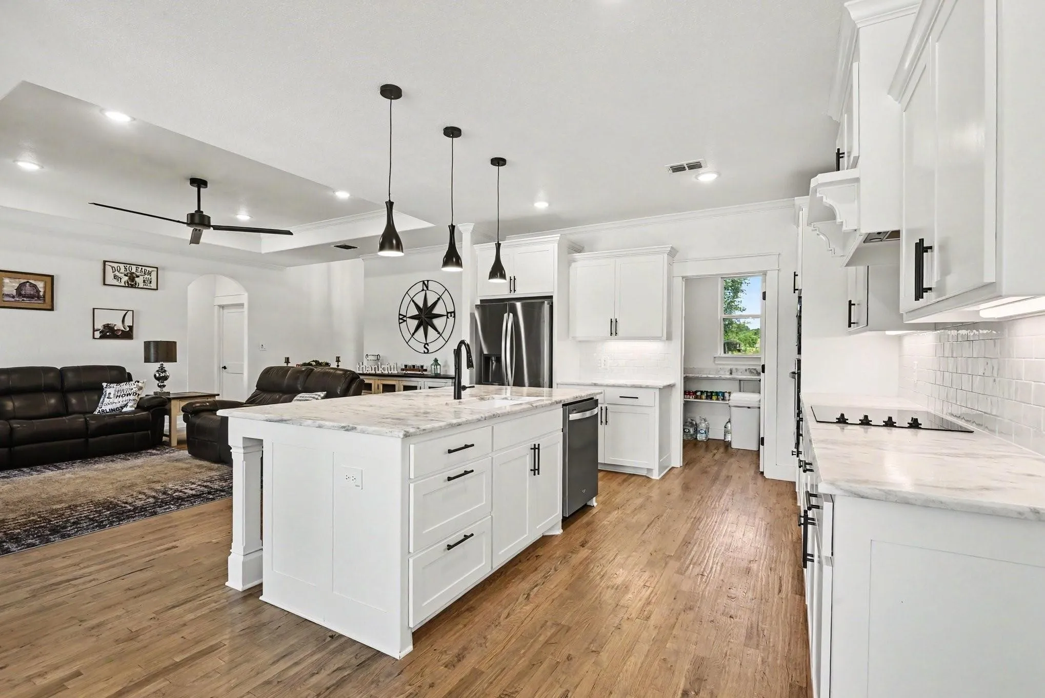 Single Family Residence For Sale in Parker County , 606 Central Road, Weatherford, Texas 76088, 3 Bedroom, 3 Bathroom, 2 Garage spaces, 2,162 Sqft, built in 2022, mls#21350657, Real Estate Agent in Weatherford, Homes For Sale in Parker county, Homes For Sale in Weatherford, Realtor in Weatherford Texas, Real Estate Brokerage Independent Realty Texas, Luminita Cordes Realtor