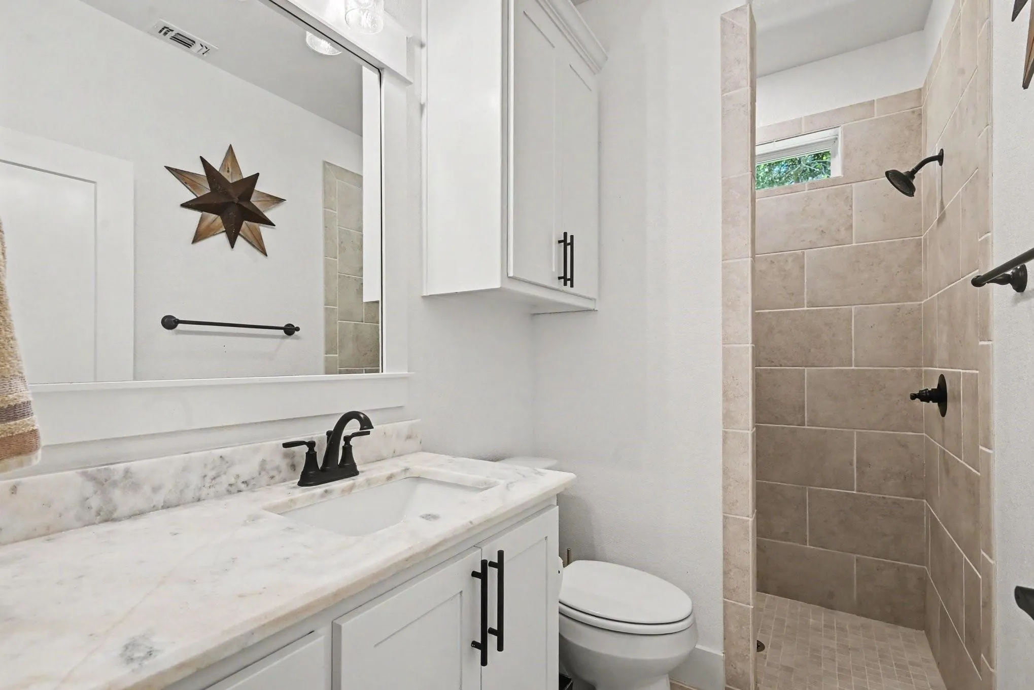 Single Family Residence For Sale in Parker County , 606 Central Road, Weatherford, Texas 76088, 3 Bedroom, 3 Bathroom, 2 Garage spaces, 2,162 Sqft, built in 2022, mls#21350657, Real Estate Agent in Weatherford, Homes For Sale in Parker county, Homes For Sale in Weatherford, Realtor in Weatherford Texas, Real Estate Brokerage Independent Realty Texas, Luminita Cordes Realtor