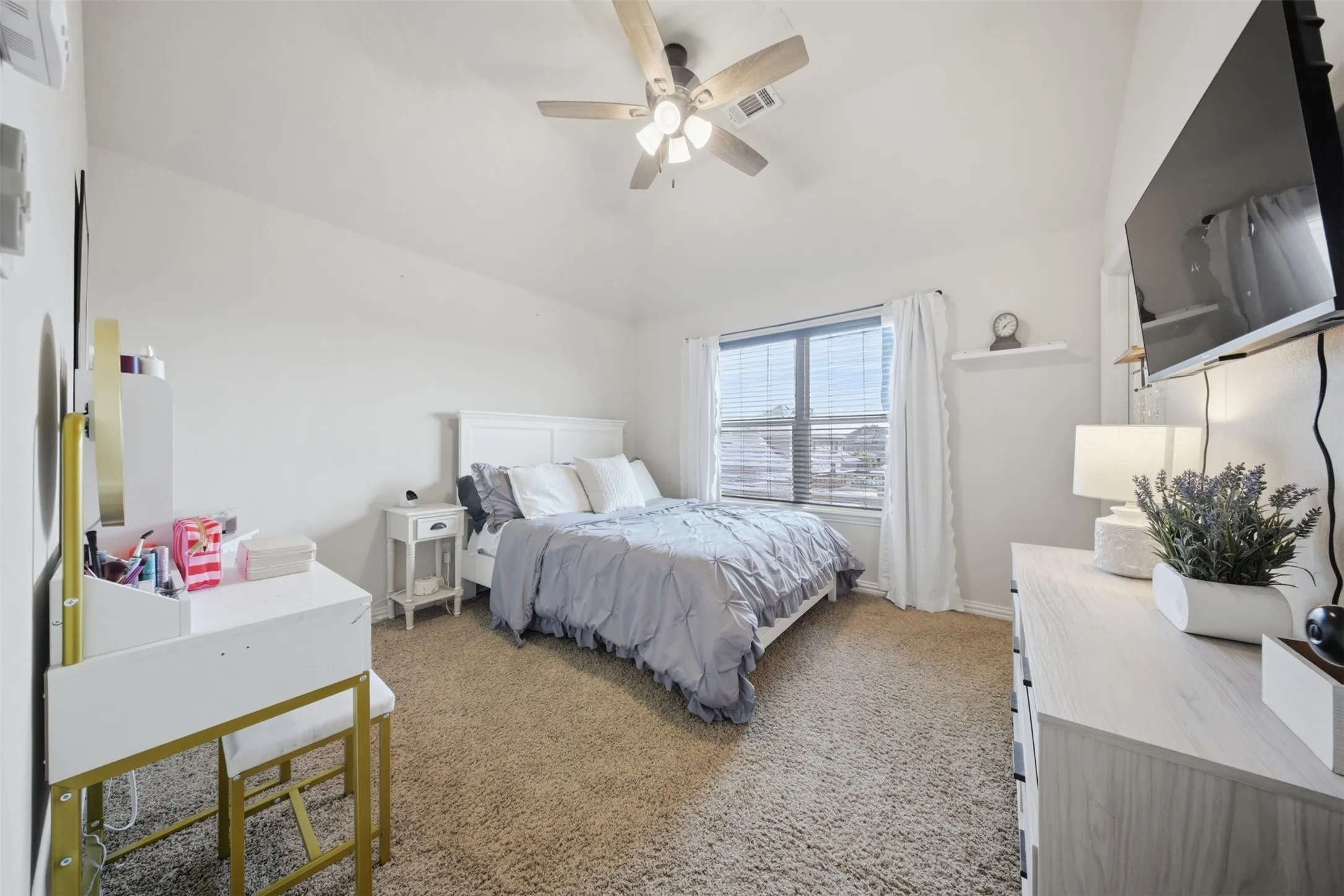 Single Family Residence For Sale in Collin County , 3703 Wagon Wheel Way, Celina, Texas 75009, 4 Bedroom, 4 Bathroom, 2 Garage spaces, 3,415 Sqft, built in 2014, mls#21349656, Real Estate Agent in Celina, Homes For Sale in Collin county, Homes For Sale in Celina, Realtor in Celina Texas, Real Estate Brokerage Independent Realty Texas, Luminita Cordes Realtor