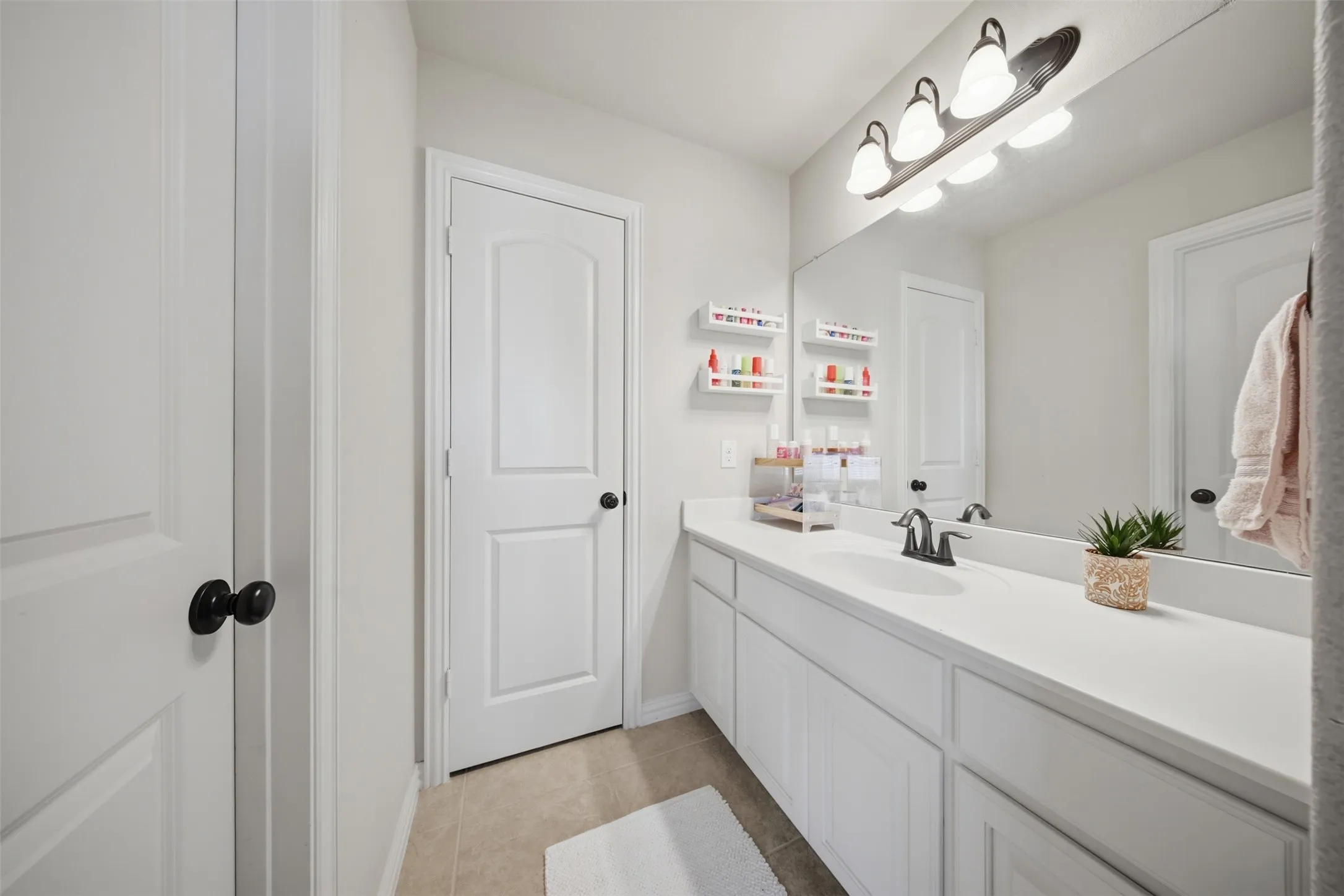 Single Family Residence For Sale in Collin County , 3703 Wagon Wheel Way, Celina, Texas 75009, 4 Bedroom, 4 Bathroom, 2 Garage spaces, 3,415 Sqft, built in 2014, mls#21349656, Real Estate Agent in Celina, Homes For Sale in Collin county, Homes For Sale in Celina, Realtor in Celina Texas, Real Estate Brokerage Independent Realty Texas, Luminita Cordes Realtor