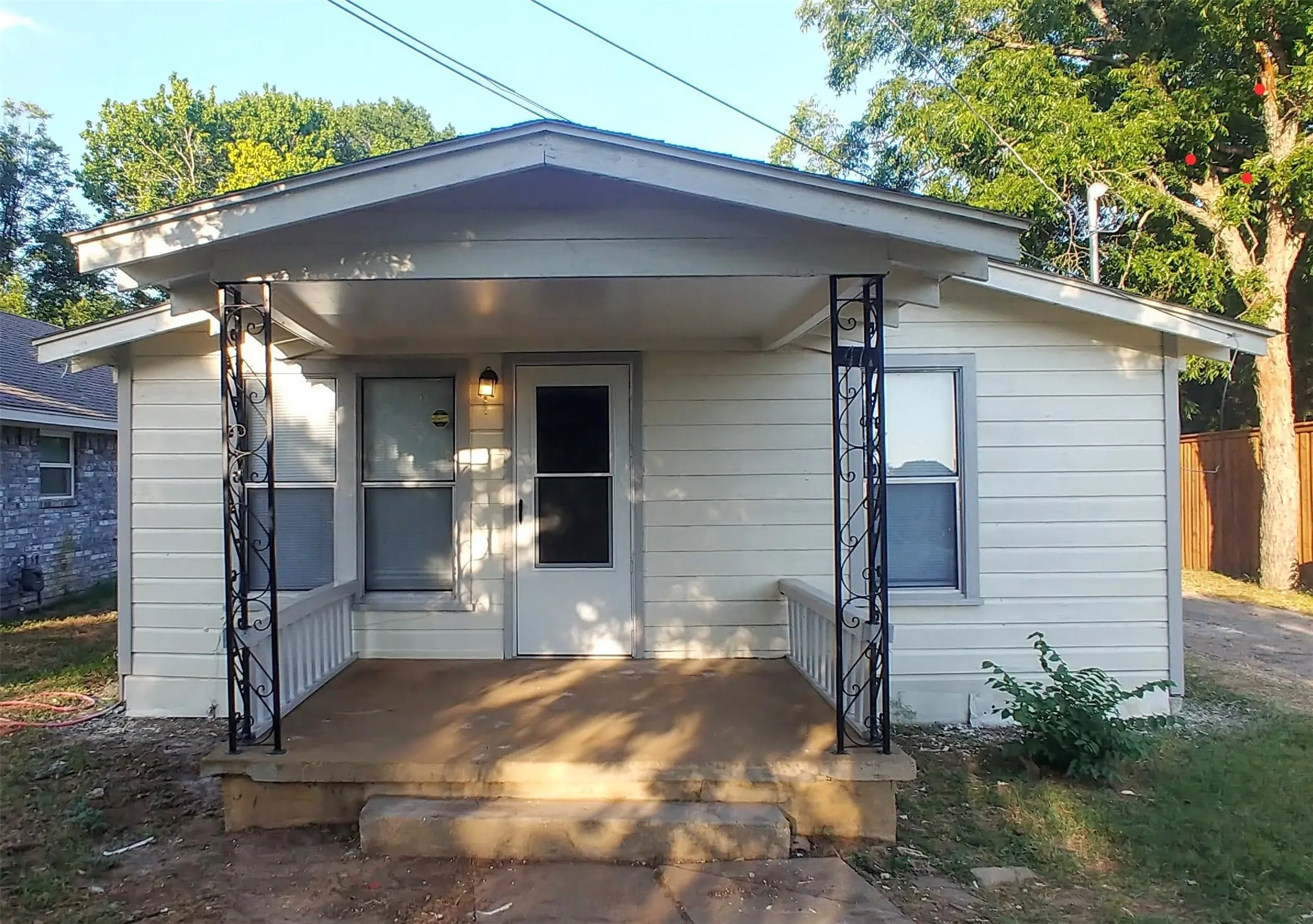 Single Family Residence For Rent in Denton County , 411 S Bradshaw Street, Denton, Texas 76205, 3 Bedroom, 1 Bathroom, Garage spaces, 1,056 Sqft, built in 1959, mls#21350700, Real Estate Agent in Denton, Homes For Rent in Denton county, Homes For Rent in Denton, Realtor in Denton Texas, Real Estate Brokerage Independent Realty Texas, Luminita Cordes Realtor