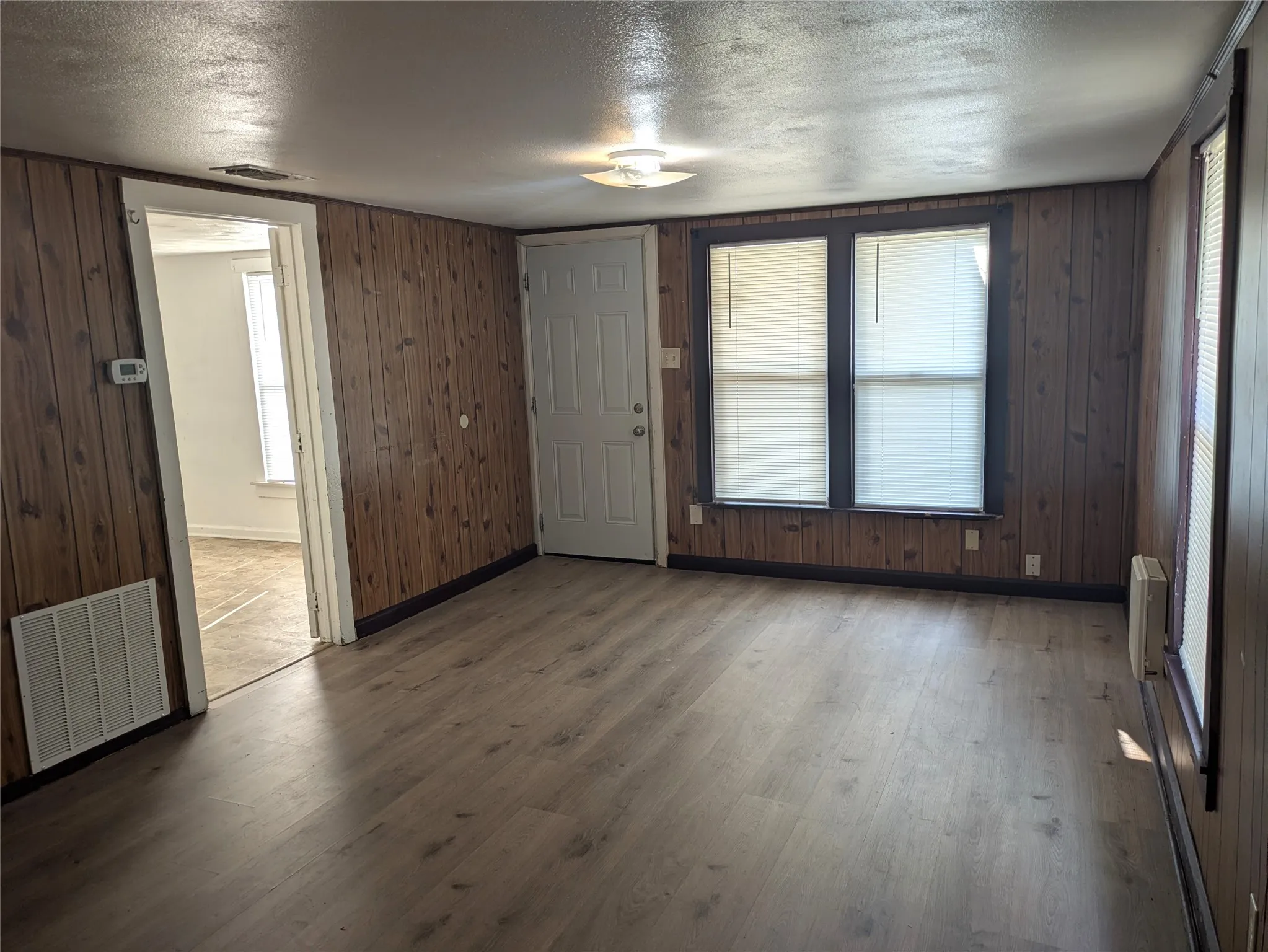 Single Family Residence For Rent in Denton County , 411 S Bradshaw Street, Denton, Texas 76205, 3 Bedroom, 1 Bathroom, Garage spaces, 1,056 Sqft, built in 1959, mls#21350700, Real Estate Agent in Denton, Homes For Rent in Denton county, Homes For Rent in Denton, Realtor in Denton Texas, Real Estate Brokerage Independent Realty Texas, Luminita Cordes Realtor