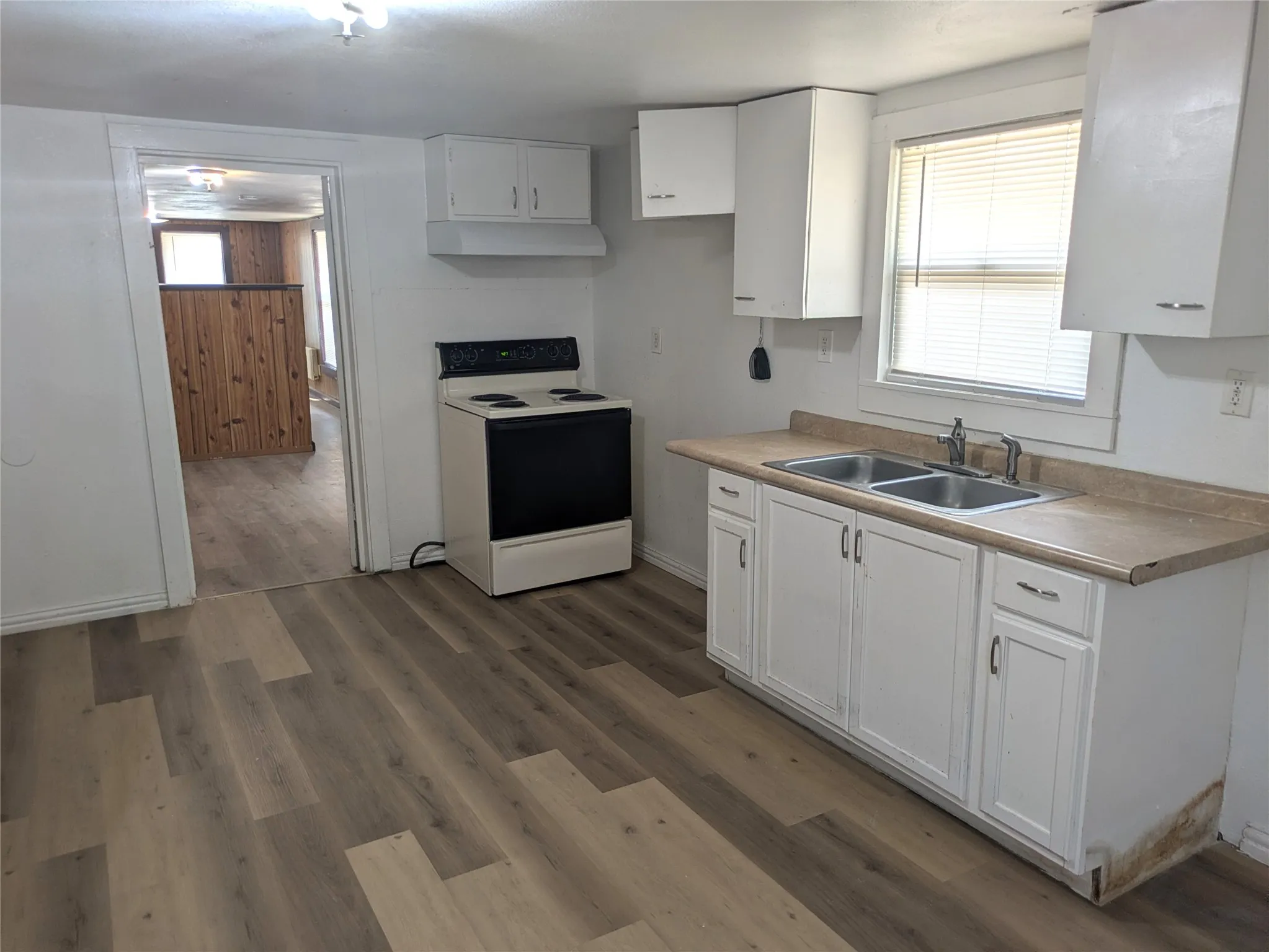 Single Family Residence For Rent in Denton County , 411 S Bradshaw Street, Denton, Texas 76205, 3 Bedroom, 1 Bathroom, Garage spaces, 1,056 Sqft, built in 1959, mls#21350700, Real Estate Agent in Denton, Homes For Rent in Denton county, Homes For Rent in Denton, Realtor in Denton Texas, Real Estate Brokerage Independent Realty Texas, Luminita Cordes Realtor