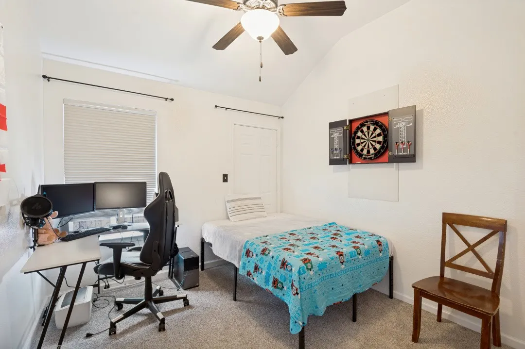 Single Family Residence For Sale in Denton County , 1400 Rancho Dominguez Road, Corinth, Texas 76210, 3 Bedroom, 2 Bathroom, 2 Garage spaces, 1,551 Sqft, built in 2001, mls#21350875, Real Estate Agent in Corinth, Homes For Sale in Denton county, Homes For Sale in Corinth, Realtor in Corinth Texas, Real Estate Brokerage Independent Realty Texas, Luminita Cordes Realtor