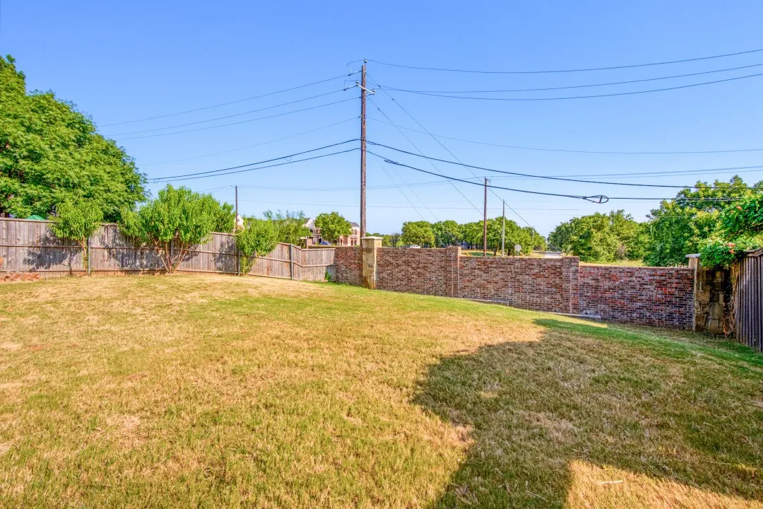 Single Family Residence For Sale in Denton County , 1400 Rancho Dominguez Road, Corinth, Texas 76210, 3 Bedroom, 2 Bathroom, 2 Garage spaces, 1,551 Sqft, built in 2001, mls#21350875, Real Estate Agent in Corinth, Homes For Sale in Denton county, Homes For Sale in Corinth, Realtor in Corinth Texas, Real Estate Brokerage Independent Realty Texas, Luminita Cordes Realtor