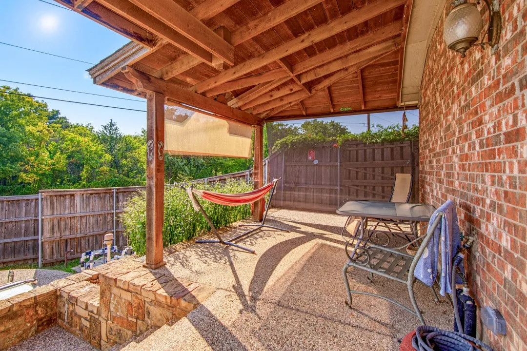 Single Family Residence For Sale in Denton County , 1400 Rancho Dominguez Road, Corinth, Texas 76210, 3 Bedroom, 2 Bathroom, 2 Garage spaces, 1,551 Sqft, built in 2001, mls#21350875, Real Estate Agent in Corinth, Homes For Sale in Denton county, Homes For Sale in Corinth, Realtor in Corinth Texas, Real Estate Brokerage Independent Realty Texas, Luminita Cordes Realtor