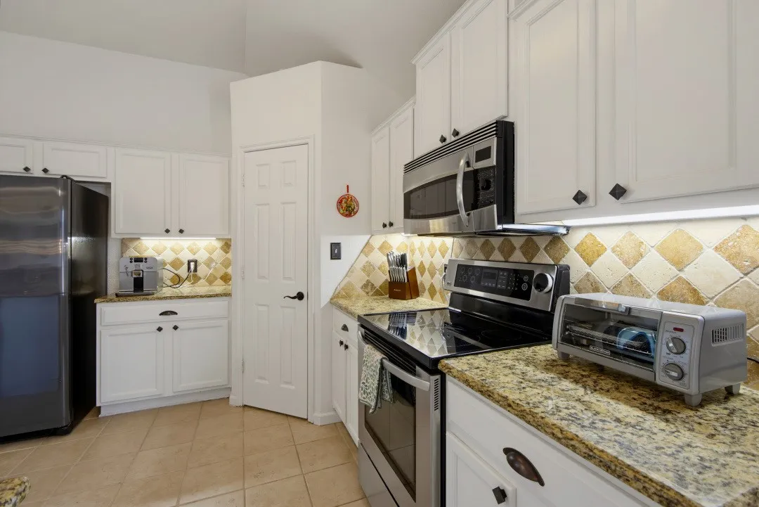 Single Family Residence For Sale in Denton County , 1400 Rancho Dominguez Road, Corinth, Texas 76210, 3 Bedroom, 2 Bathroom, 2 Garage spaces, 1,551 Sqft, built in 2001, mls#21350875, Real Estate Agent in Corinth, Homes For Sale in Denton county, Homes For Sale in Corinth, Realtor in Corinth Texas, Real Estate Brokerage Independent Realty Texas, Luminita Cordes Realtor