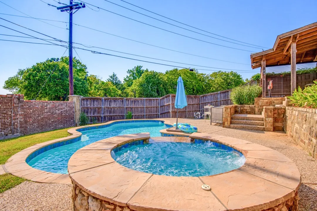 Single Family Residence For Sale in Denton County , 1400 Rancho Dominguez Road, Corinth, Texas 76210, 3 Bedroom, 2 Bathroom, 2 Garage spaces, 1,551 Sqft, built in 2001, mls#21350875, Real Estate Agent in Corinth, Homes For Sale in Denton county, Homes For Sale in Corinth, Realtor in Corinth Texas, Real Estate Brokerage Independent Realty Texas, Luminita Cordes Realtor