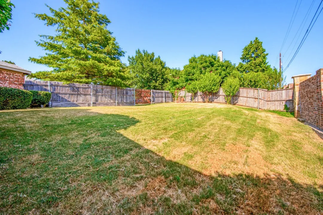 Single Family Residence For Sale in Denton County , 1400 Rancho Dominguez Road, Corinth, Texas 76210, 3 Bedroom, 2 Bathroom, 2 Garage spaces, 1,551 Sqft, built in 2001, mls#21350875, Real Estate Agent in Corinth, Homes For Sale in Denton county, Homes For Sale in Corinth, Realtor in Corinth Texas, Real Estate Brokerage Independent Realty Texas, Luminita Cordes Realtor