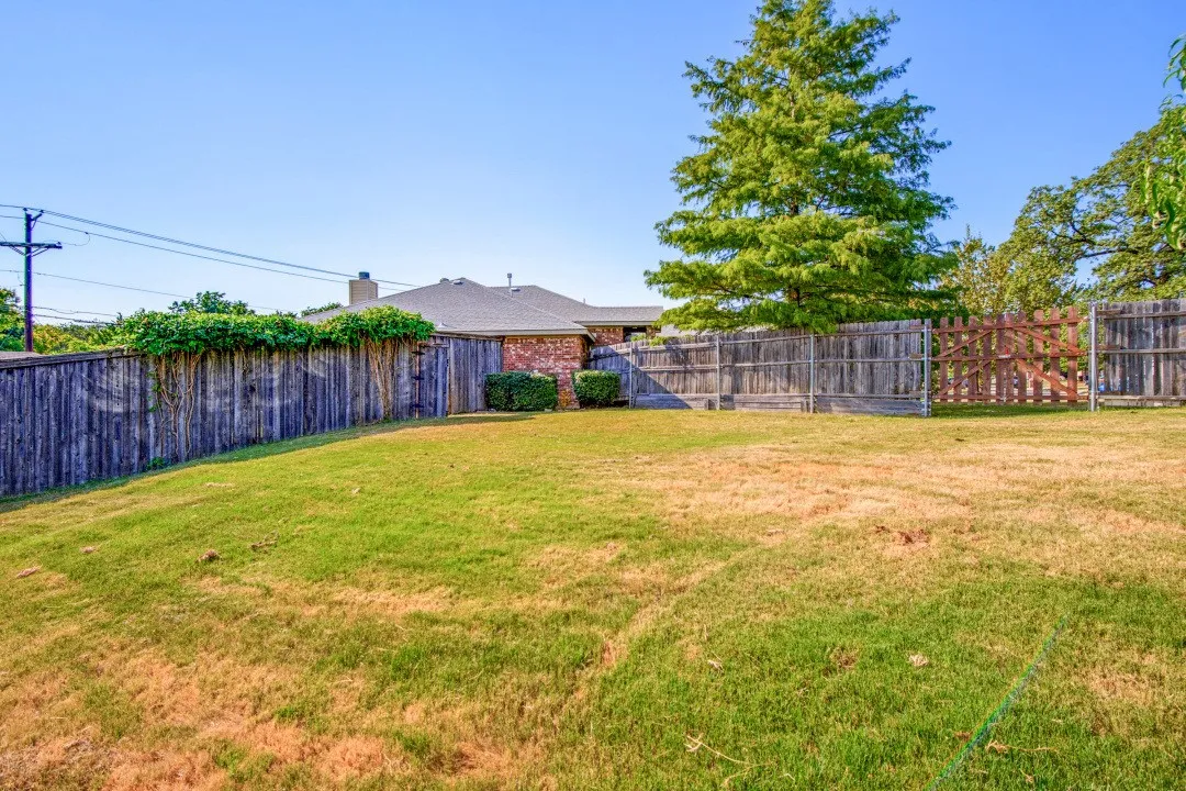 Single Family Residence For Sale in Denton County , 1400 Rancho Dominguez Road, Corinth, Texas 76210, 3 Bedroom, 2 Bathroom, 2 Garage spaces, 1,551 Sqft, built in 2001, mls#21350875, Real Estate Agent in Corinth, Homes For Sale in Denton county, Homes For Sale in Corinth, Realtor in Corinth Texas, Real Estate Brokerage Independent Realty Texas, Luminita Cordes Realtor