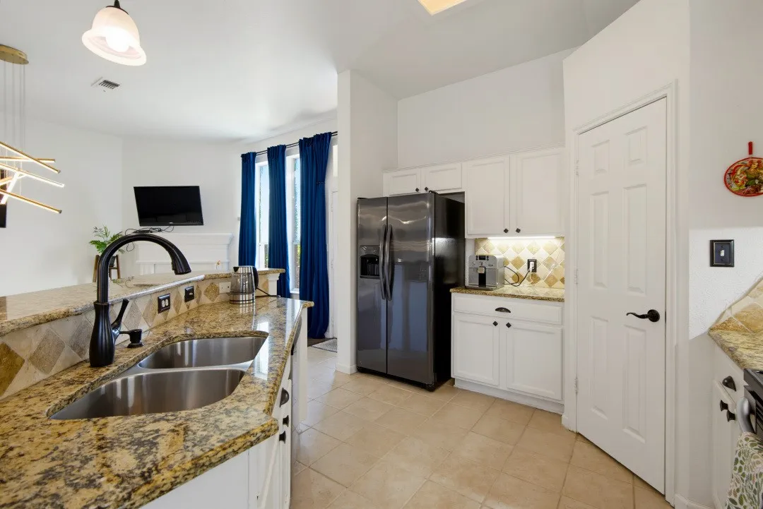 Single Family Residence For Sale in Denton County , 1400 Rancho Dominguez Road, Corinth, Texas 76210, 3 Bedroom, 2 Bathroom, 2 Garage spaces, 1,551 Sqft, built in 2001, mls#21350875, Real Estate Agent in Corinth, Homes For Sale in Denton county, Homes For Sale in Corinth, Realtor in Corinth Texas, Real Estate Brokerage Independent Realty Texas, Luminita Cordes Realtor