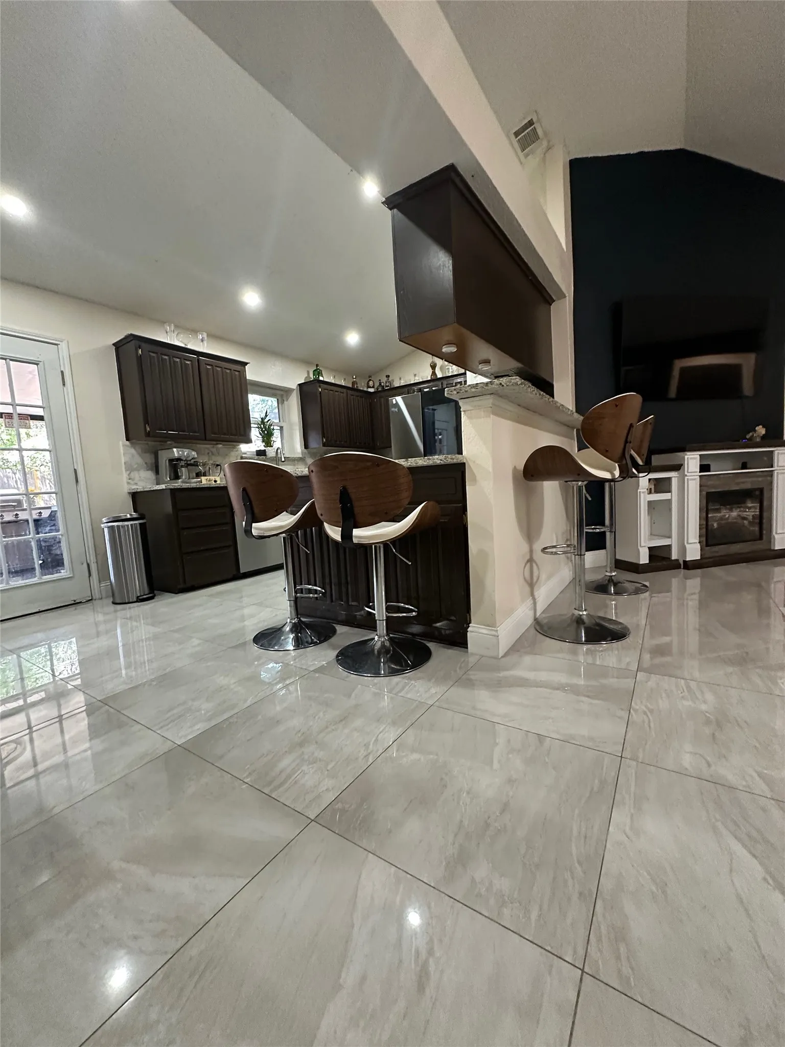 Single Family Residence For Rent in Tarrant County , 6217 Firebird Drive, Watauga, Texas 76148, 3 Bedroom, 2 Bathroom, 2 Garage spaces, 1,507 Sqft, built in 1988, mls#21348941, Real Estate Agent in Watauga, Homes For Rent in Tarrant county, Homes For Rent in Watauga, Realtor in Watauga Texas, Real Estate Brokerage Independent Realty Texas, Luminita Cordes Realtor