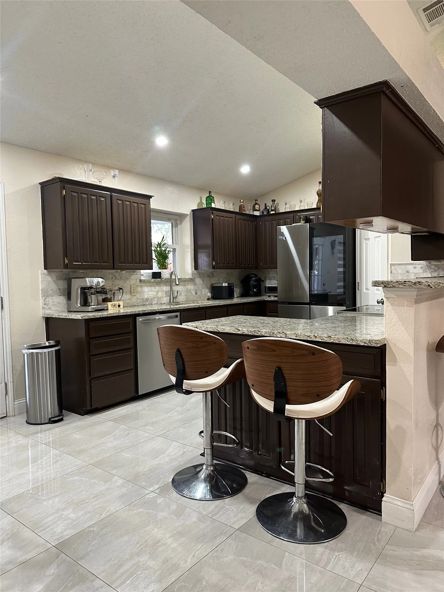 Single Family Residence For Rent in Tarrant County , 6217 Firebird Drive, Watauga, Texas 76148, 3 Bedroom, 2 Bathroom, 2 Garage spaces, 1,507 Sqft, built in 1988, mls#21348941, Real Estate Agent in Watauga, Homes For Rent in Tarrant county, Homes For Rent in Watauga, Realtor in Watauga Texas, Real Estate Brokerage Independent Realty Texas, Luminita Cordes Realtor