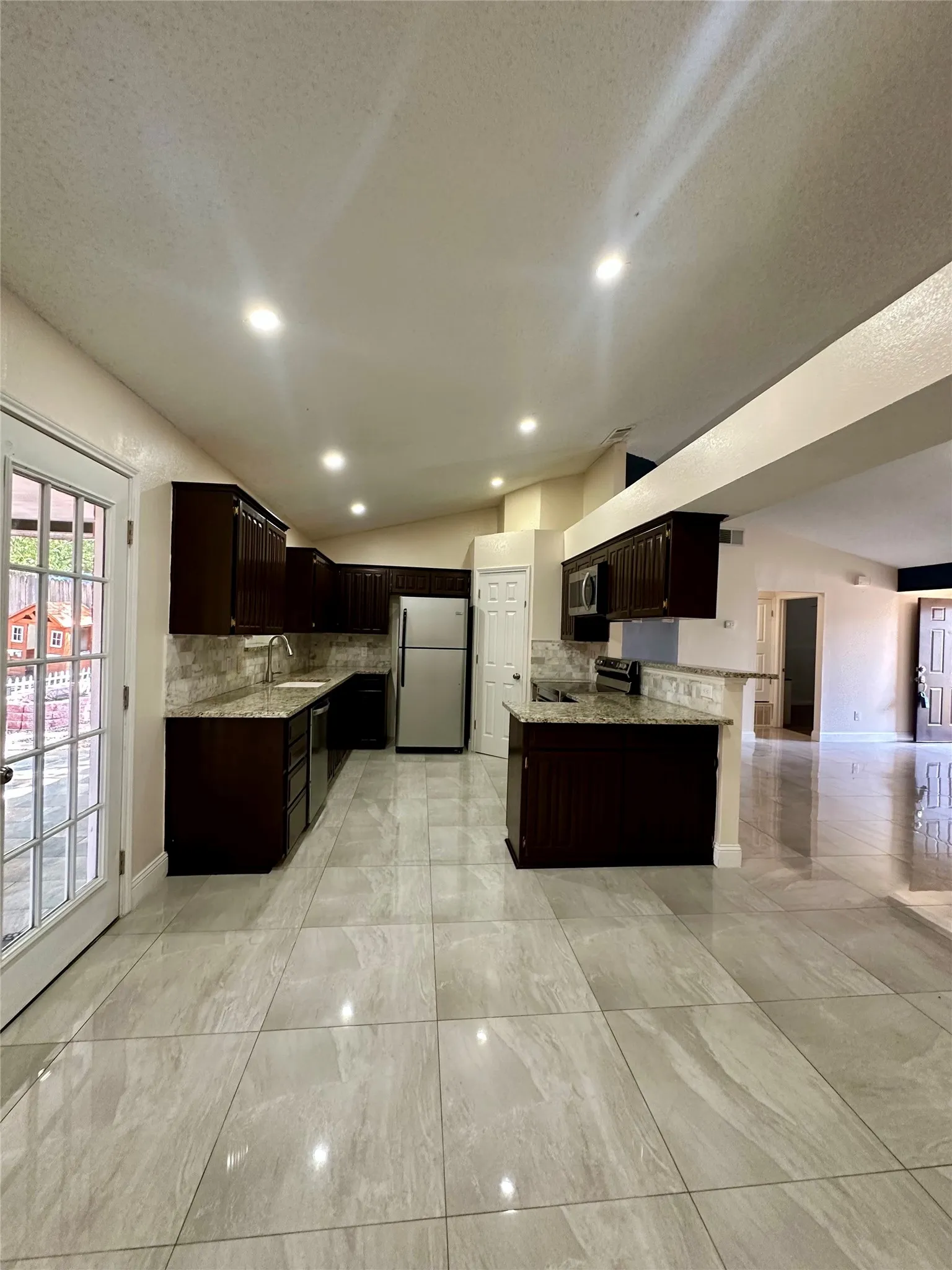 Single Family Residence For Rent in Tarrant County , 6217 Firebird Drive, Watauga, Texas 76148, 3 Bedroom, 2 Bathroom, 2 Garage spaces, 1,507 Sqft, built in 1988, mls#21348941, Real Estate Agent in Watauga, Homes For Rent in Tarrant county, Homes For Rent in Watauga, Realtor in Watauga Texas, Real Estate Brokerage Independent Realty Texas, Luminita Cordes Realtor