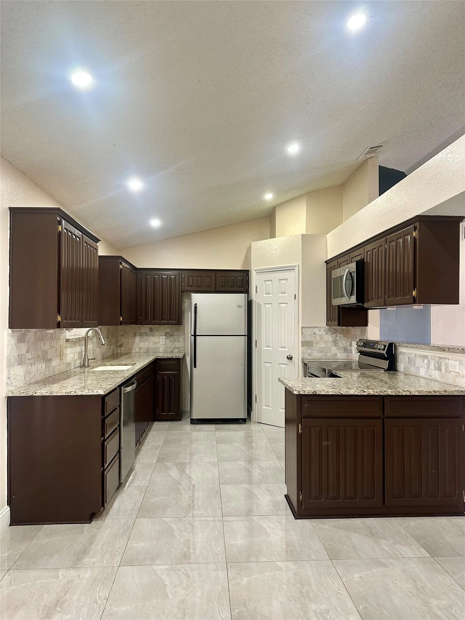 Single Family Residence For Rent in Tarrant County , 6217 Firebird Drive, Watauga, Texas 76148, 3 Bedroom, 2 Bathroom, 2 Garage spaces, 1,507 Sqft, built in 1988, mls#21348941, Real Estate Agent in Watauga, Homes For Rent in Tarrant county, Homes For Rent in Watauga, Realtor in Watauga Texas, Real Estate Brokerage Independent Realty Texas, Luminita Cordes Realtor