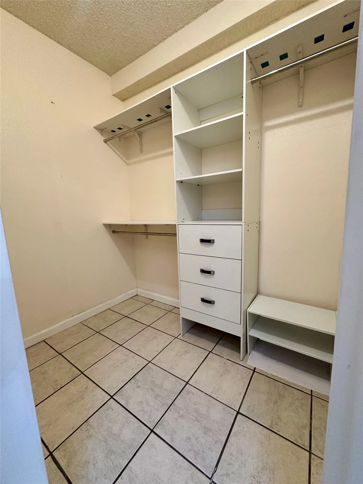 Single Family Residence For Rent in Tarrant County , 6217 Firebird Drive, Watauga, Texas 76148, 3 Bedroom, 2 Bathroom, 2 Garage spaces, 1,507 Sqft, built in 1988, mls#21348941, Real Estate Agent in Watauga, Homes For Rent in Tarrant county, Homes For Rent in Watauga, Realtor in Watauga Texas, Real Estate Brokerage Independent Realty Texas, Luminita Cordes Realtor