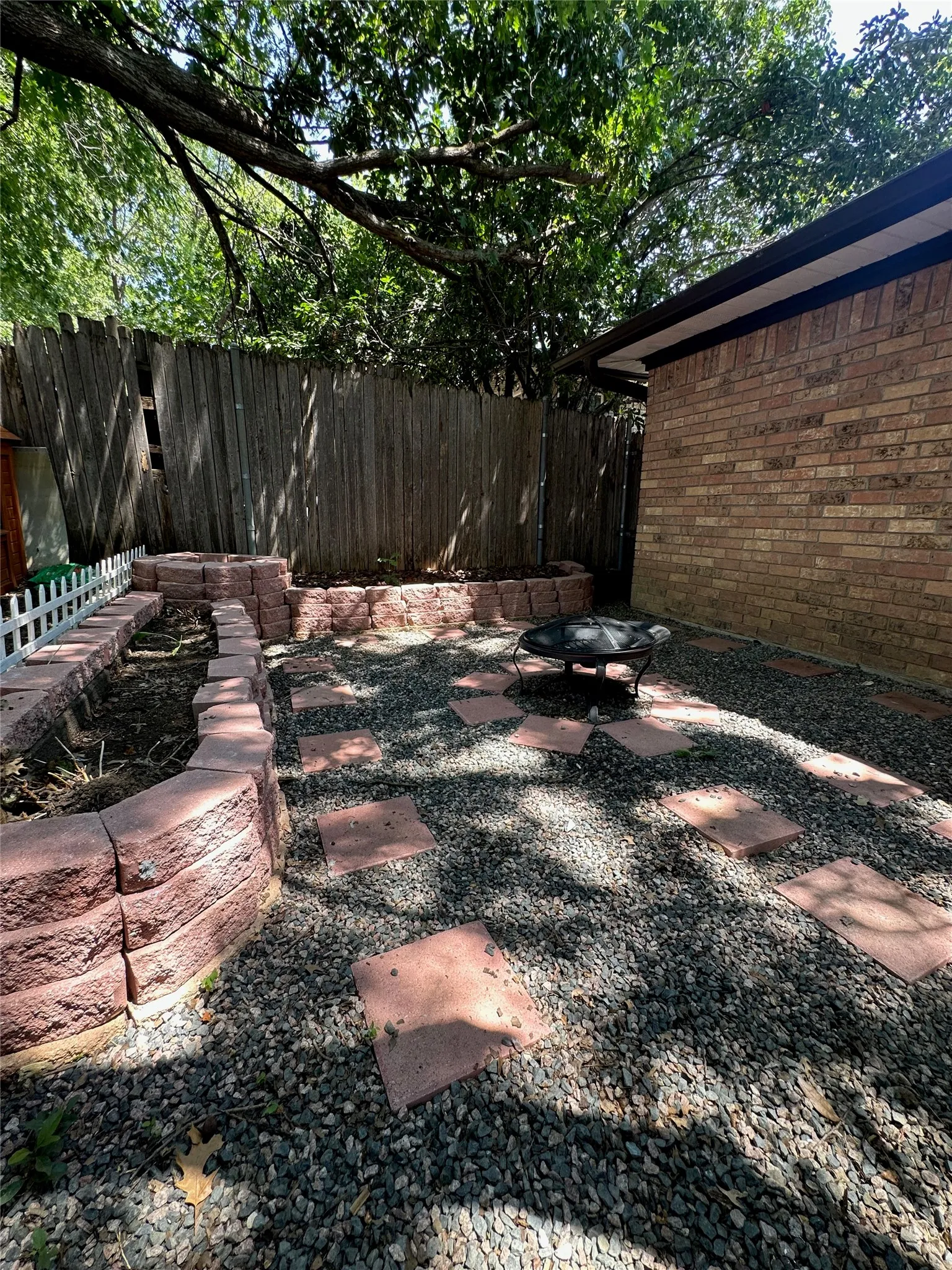Single Family Residence For Rent in Tarrant County , 6217 Firebird Drive, Watauga, Texas 76148, 3 Bedroom, 2 Bathroom, 2 Garage spaces, 1,507 Sqft, built in 1988, mls#21348941, Real Estate Agent in Watauga, Homes For Rent in Tarrant county, Homes For Rent in Watauga, Realtor in Watauga Texas, Real Estate Brokerage Independent Realty Texas, Luminita Cordes Realtor