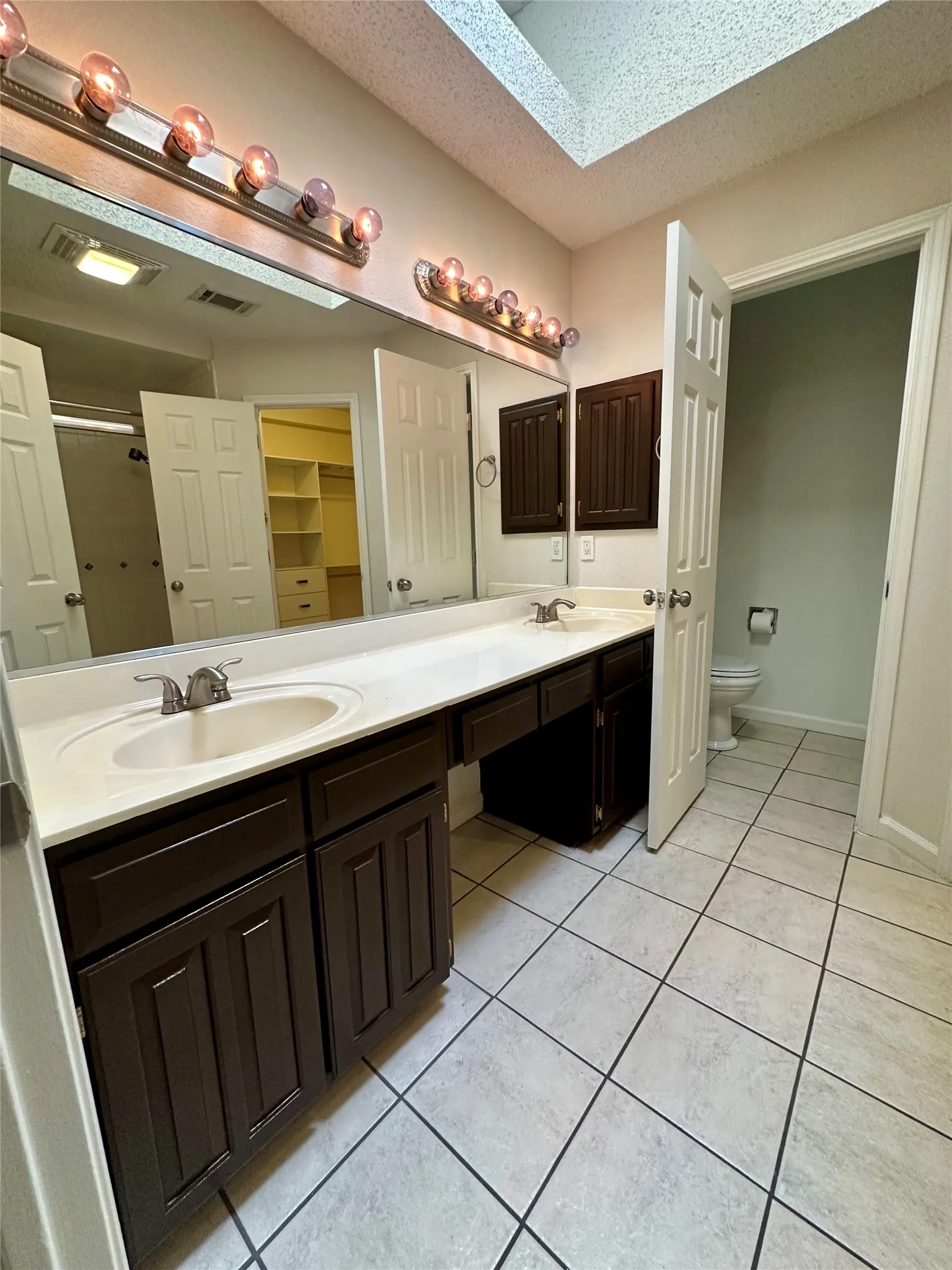 Single Family Residence For Rent in Tarrant County , 6217 Firebird Drive, Watauga, Texas 76148, 3 Bedroom, 2 Bathroom, 2 Garage spaces, 1,507 Sqft, built in 1988, mls#21348941, Real Estate Agent in Watauga, Homes For Rent in Tarrant county, Homes For Rent in Watauga, Realtor in Watauga Texas, Real Estate Brokerage Independent Realty Texas, Luminita Cordes Realtor