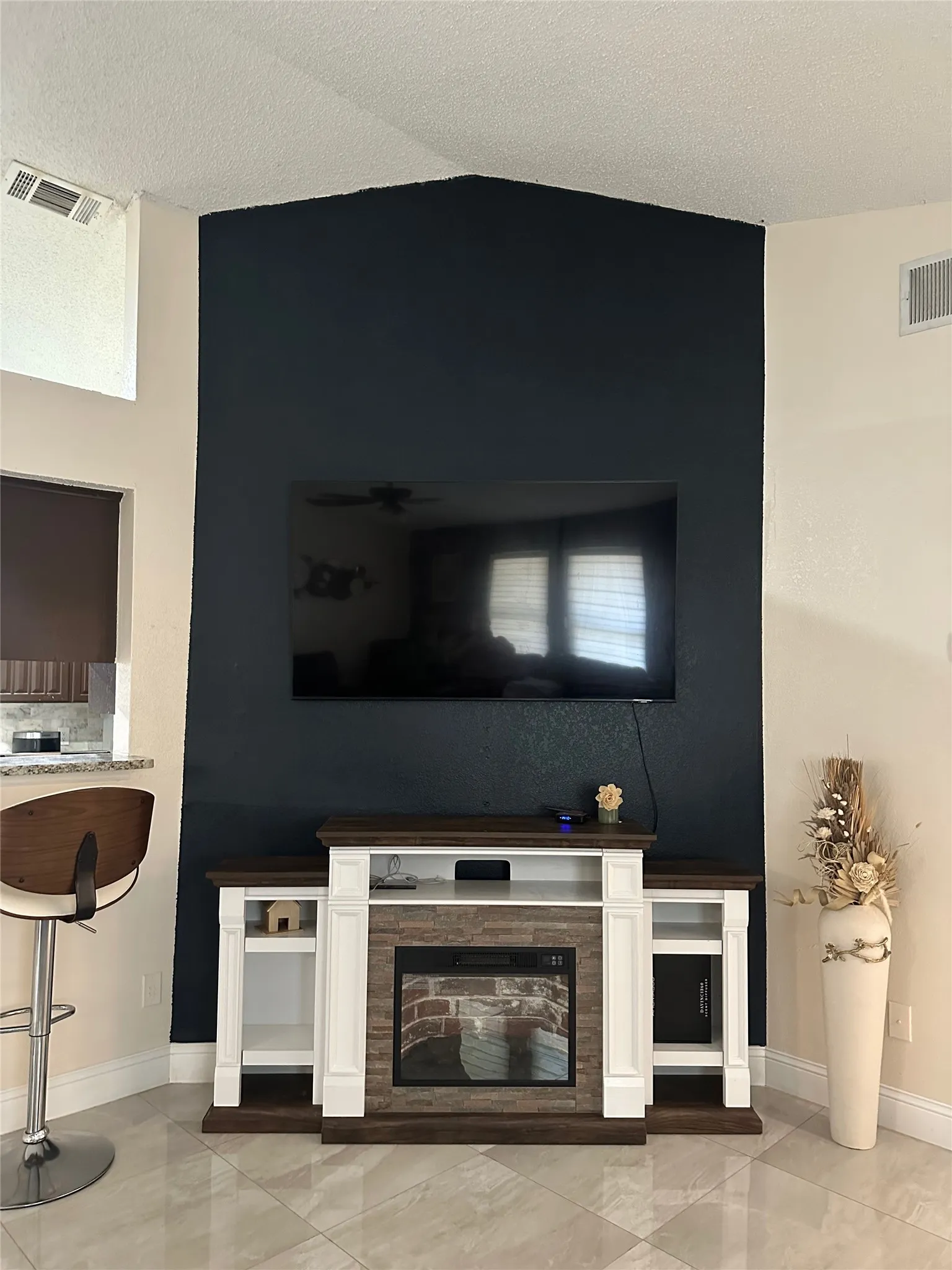 Single Family Residence For Rent in Tarrant County , 6217 Firebird Drive, Watauga, Texas 76148, 3 Bedroom, 2 Bathroom, 2 Garage spaces, 1,507 Sqft, built in 1988, mls#21348941, Real Estate Agent in Watauga, Homes For Rent in Tarrant county, Homes For Rent in Watauga, Realtor in Watauga Texas, Real Estate Brokerage Independent Realty Texas, Luminita Cordes Realtor