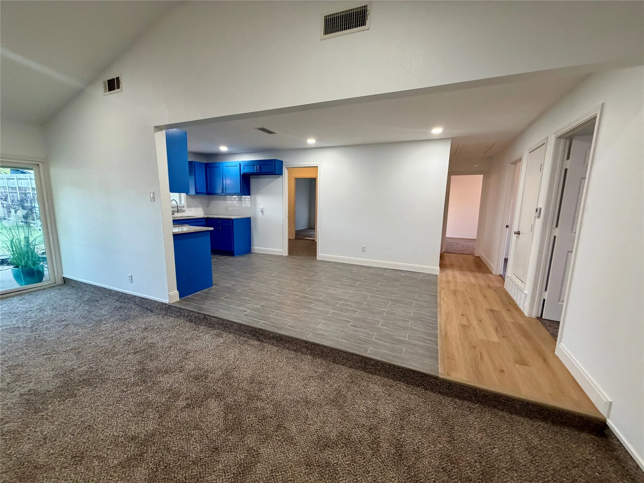 Single Family Residence For Sale in Tarrant County , 1808 Bolingbroke Place, Fort Worth, Texas 76140, 4 Bedroom, 2 Bathroom, 2 Garage spaces, 1,738 Sqft, built in 1972, mls#21342029, Real Estate Agent in Fort Worth, Homes For Sale in Tarrant county, Homes For Sale in Fort Worth, Realtor in Fort Worth Texas, Real Estate Brokerage Independent Realty Texas, Luminita Cordes Realtor
