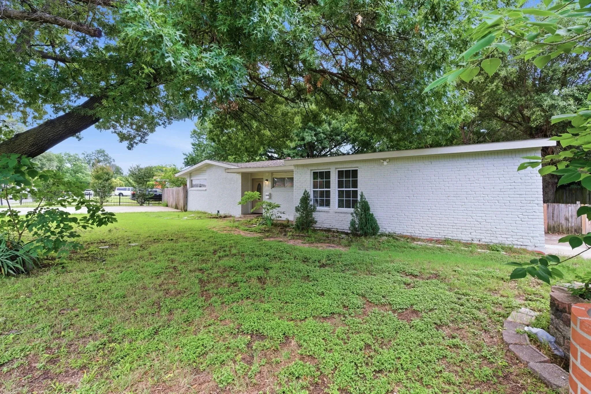Single Family Residence For Rent in Dallas County , 2204 Dunloe Avenue, Dallas, Texas 75228, 4 Bedroom, 2 Bathroom, Garage spaces, 1,607 Sqft, built in 1952, mls#21350813, Real Estate Agent in Dallas, Homes For Rent in Dallas county, Homes For Rent in Dallas, Realtor in Dallas Texas, Real Estate Brokerage Independent Realty Texas, Luminita Cordes Realtor